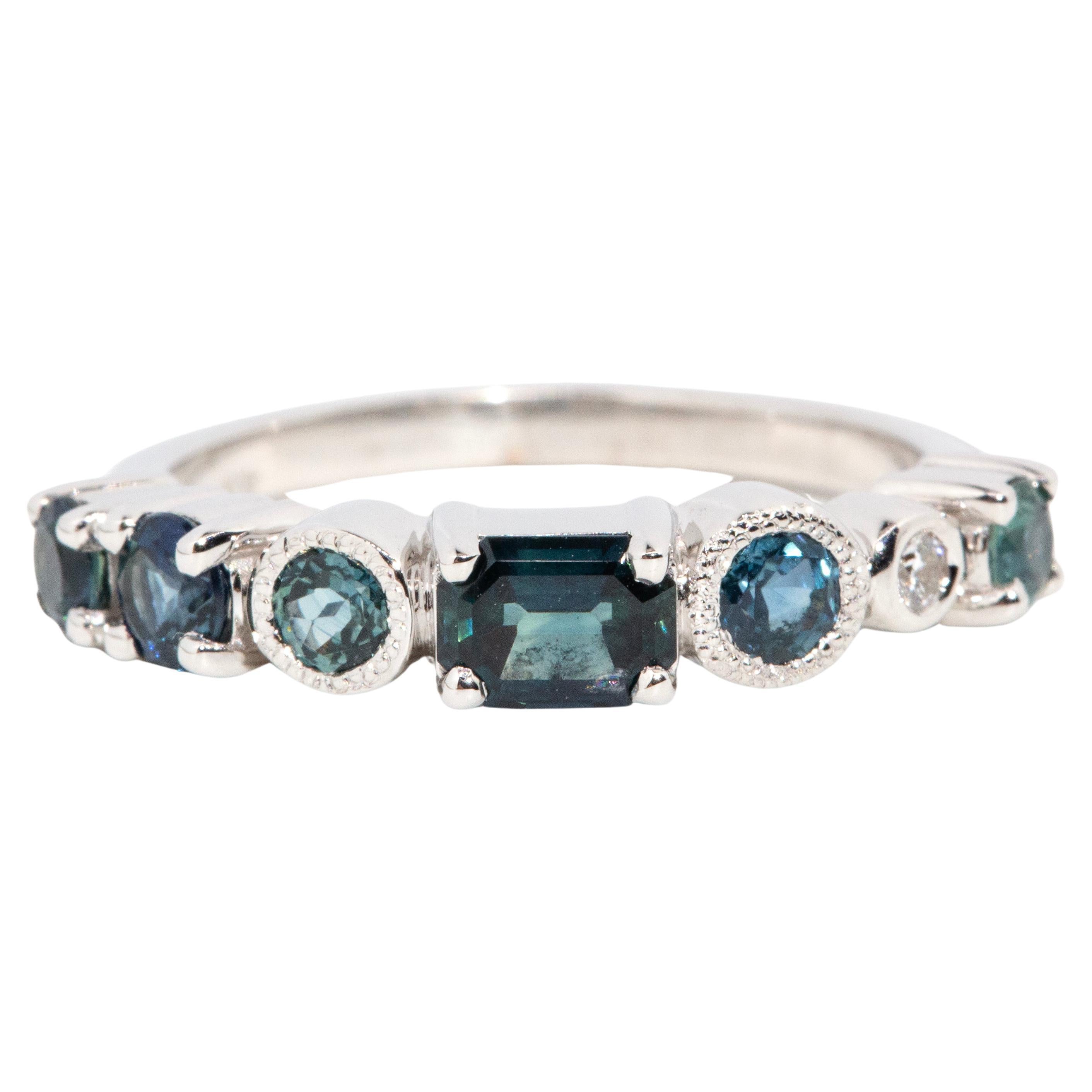 Contemporary 1.38 Carat Teal & Blue Sapphire & Diamond 18 Carat White Gold Ring For Sale