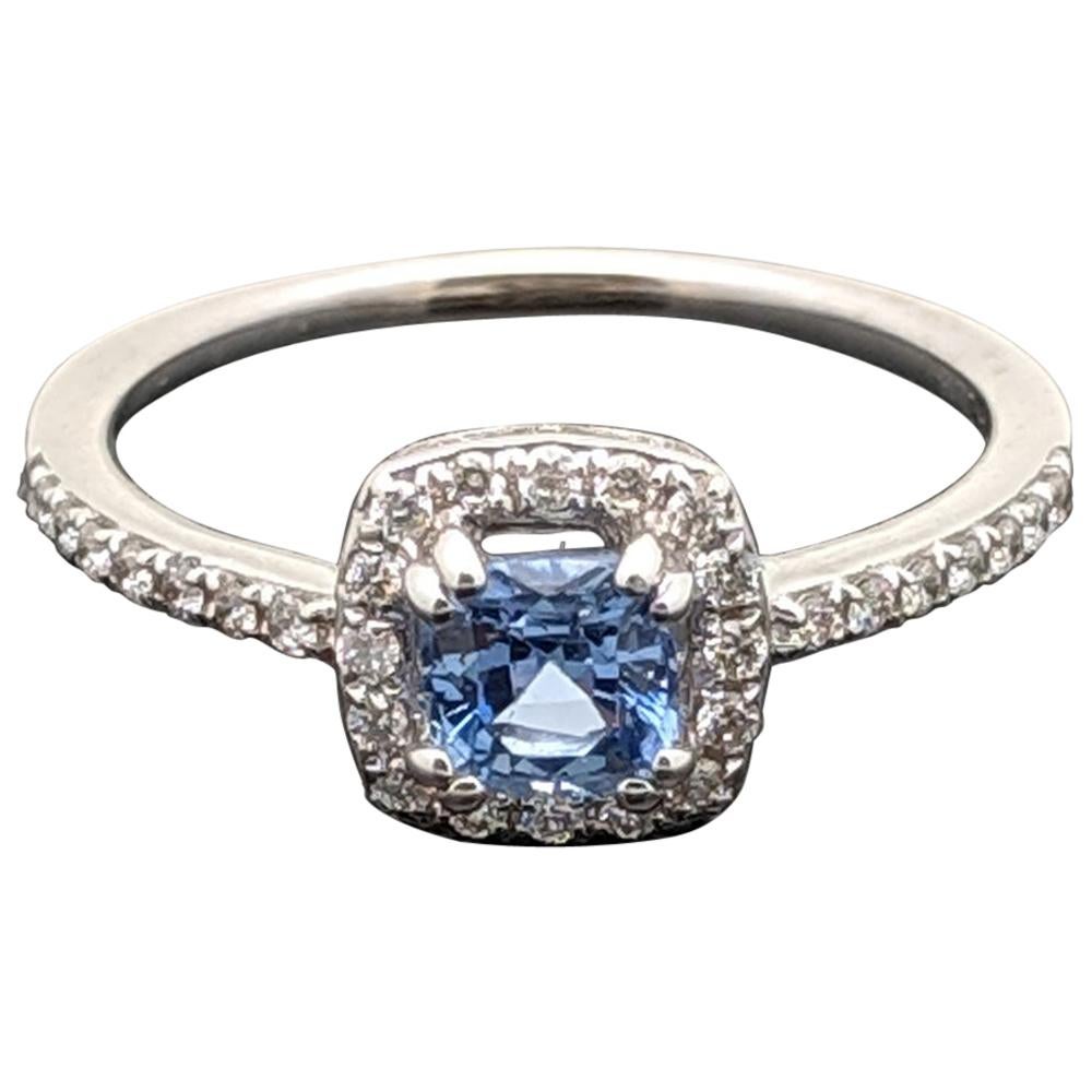 Contemporary 14 Karat White Gold Blue Sapphire and Diamond Ring For Sale