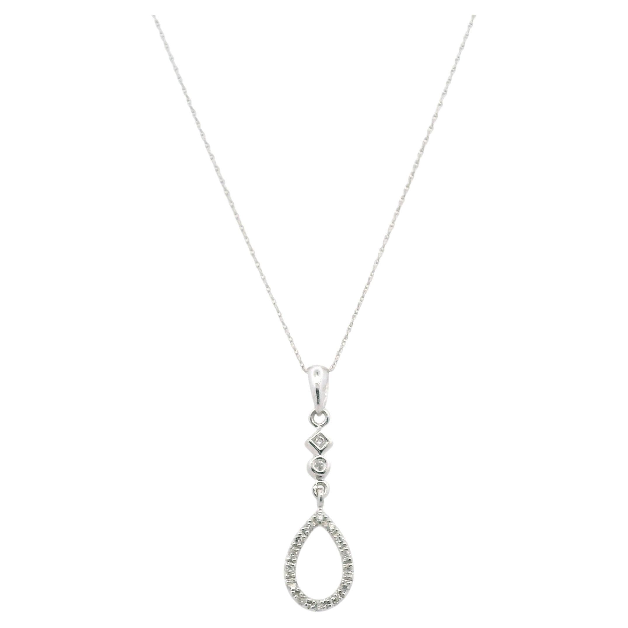 Contemporary 14 Karat White Gold Diamond Teardrop Pendant Necklace