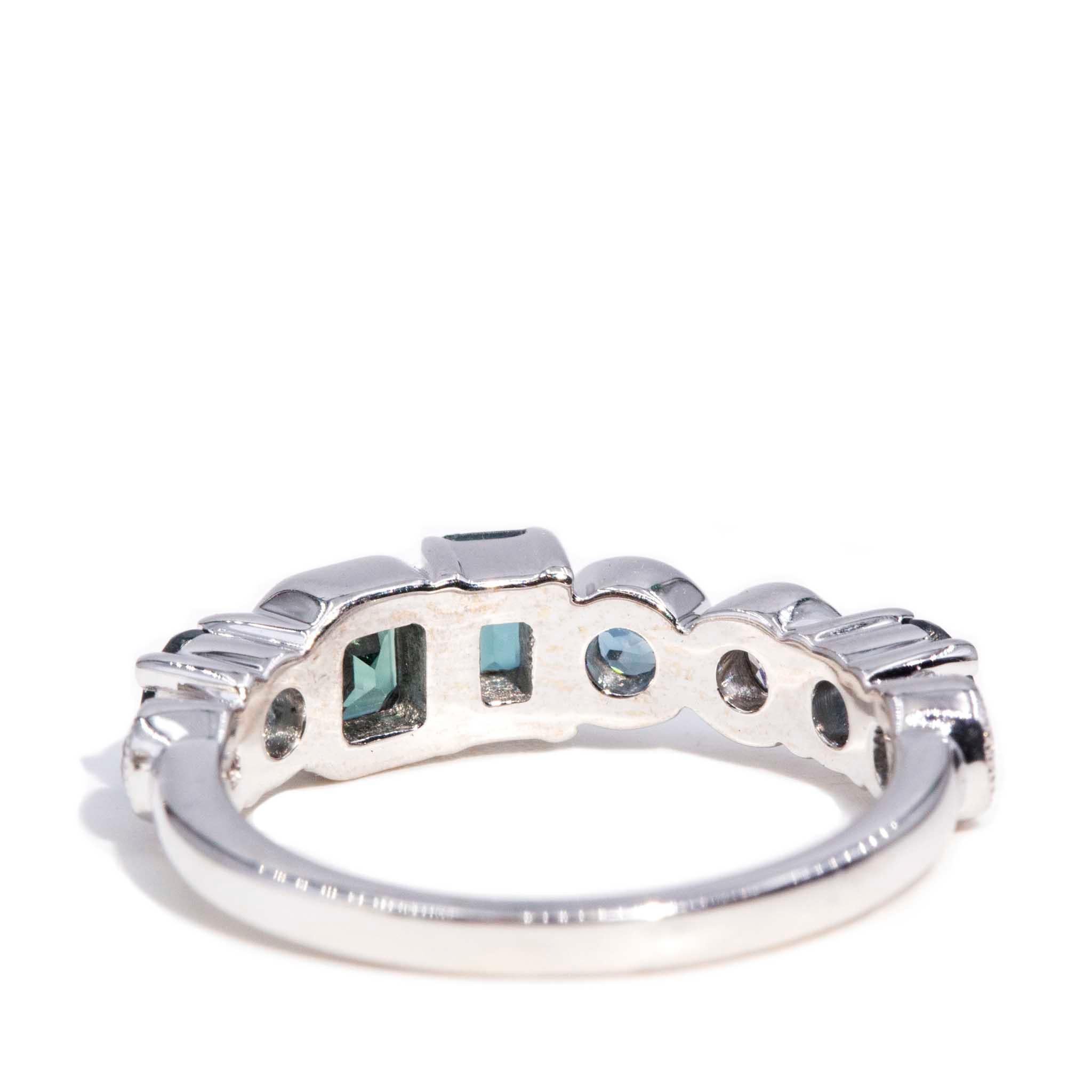 Contemporary 1.40 Carat Teal & Blue Sapphire & Diamond 18 Carat White Gold Ring For Sale 4