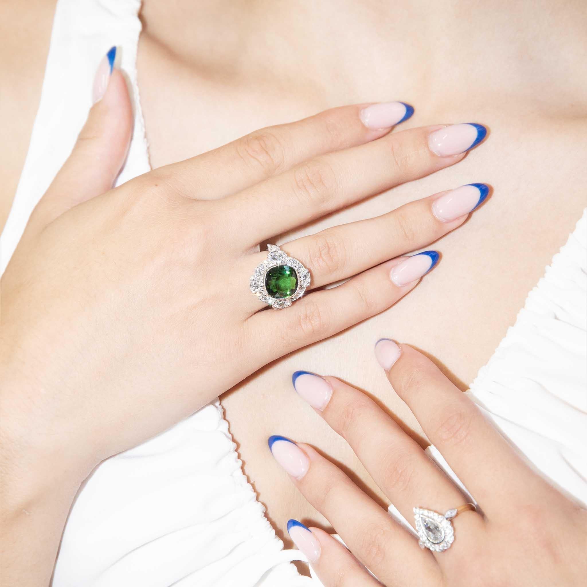 Anillo Halo Contemporáneo de Diamantes Brillantes talla pera de 1,41 quilates y oro de 18 quilates en venta 5