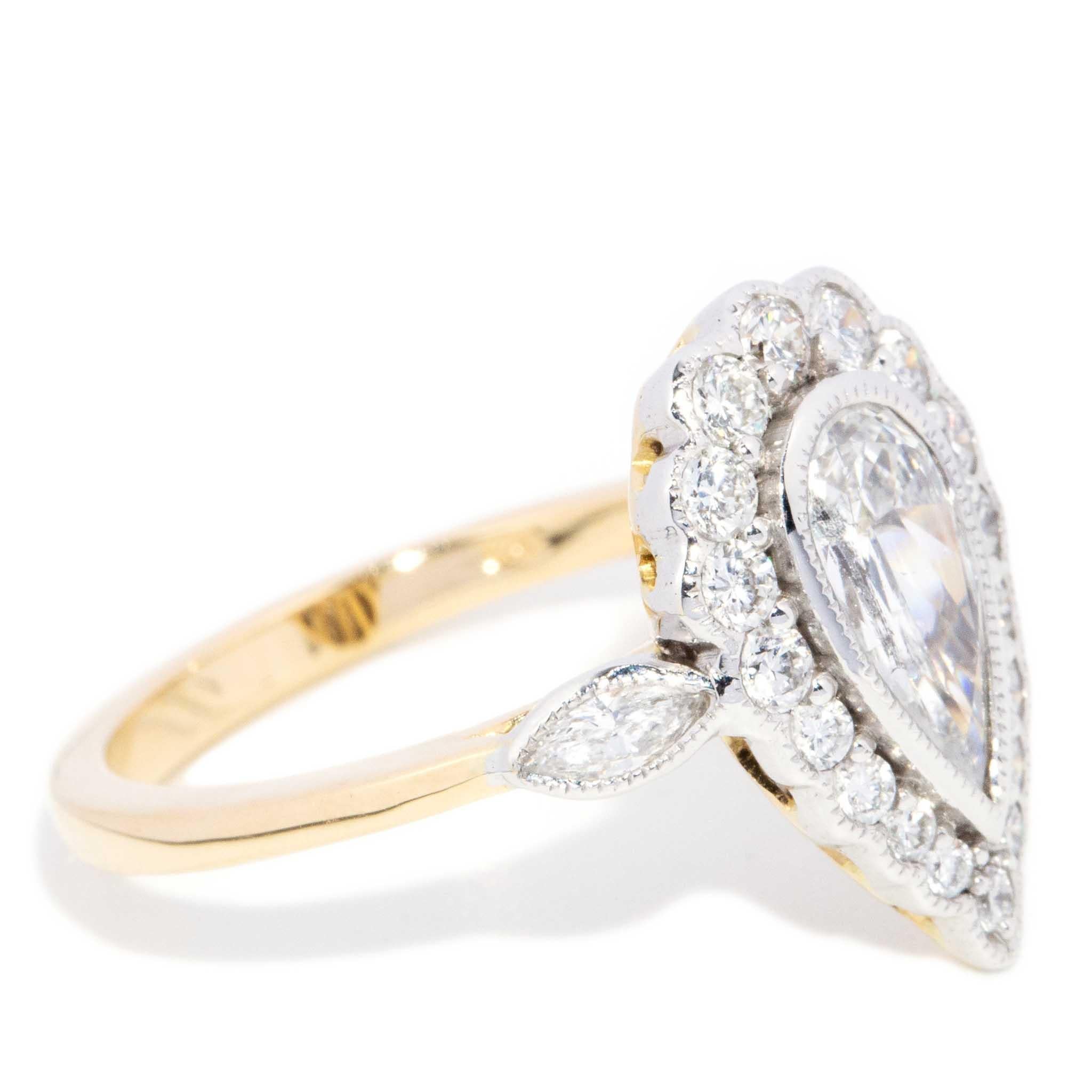 Anillo Halo Contemporáneo de Diamantes Brillantes talla pera de 1,41 quilates y oro de 18 quilates en venta 2