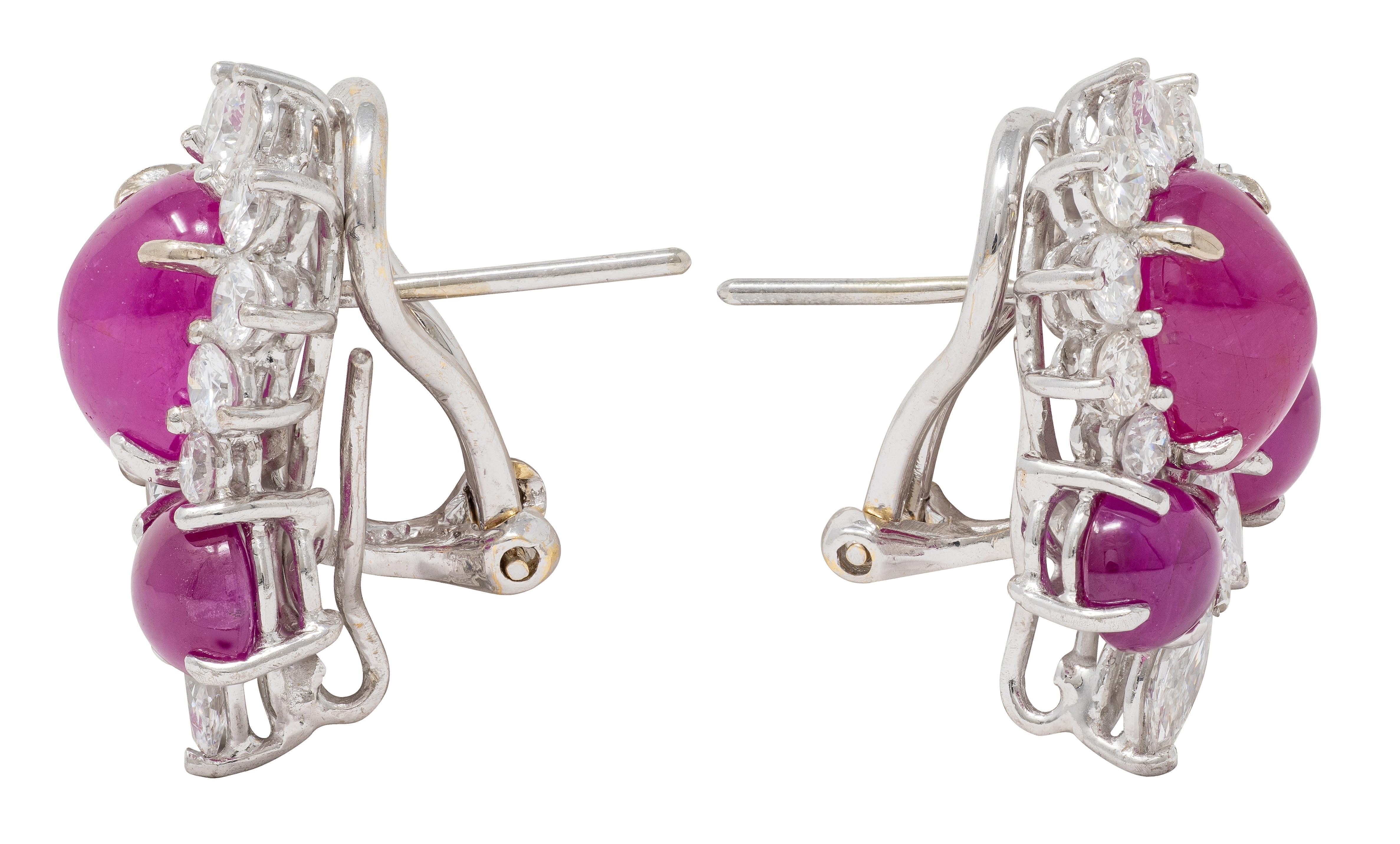 Zeitgenössische 14,19 CTW Rubin-Diamant-Platin-Ohrringe aus 18 Karat Weißgold mit Blumen (Cabochon) im Angebot