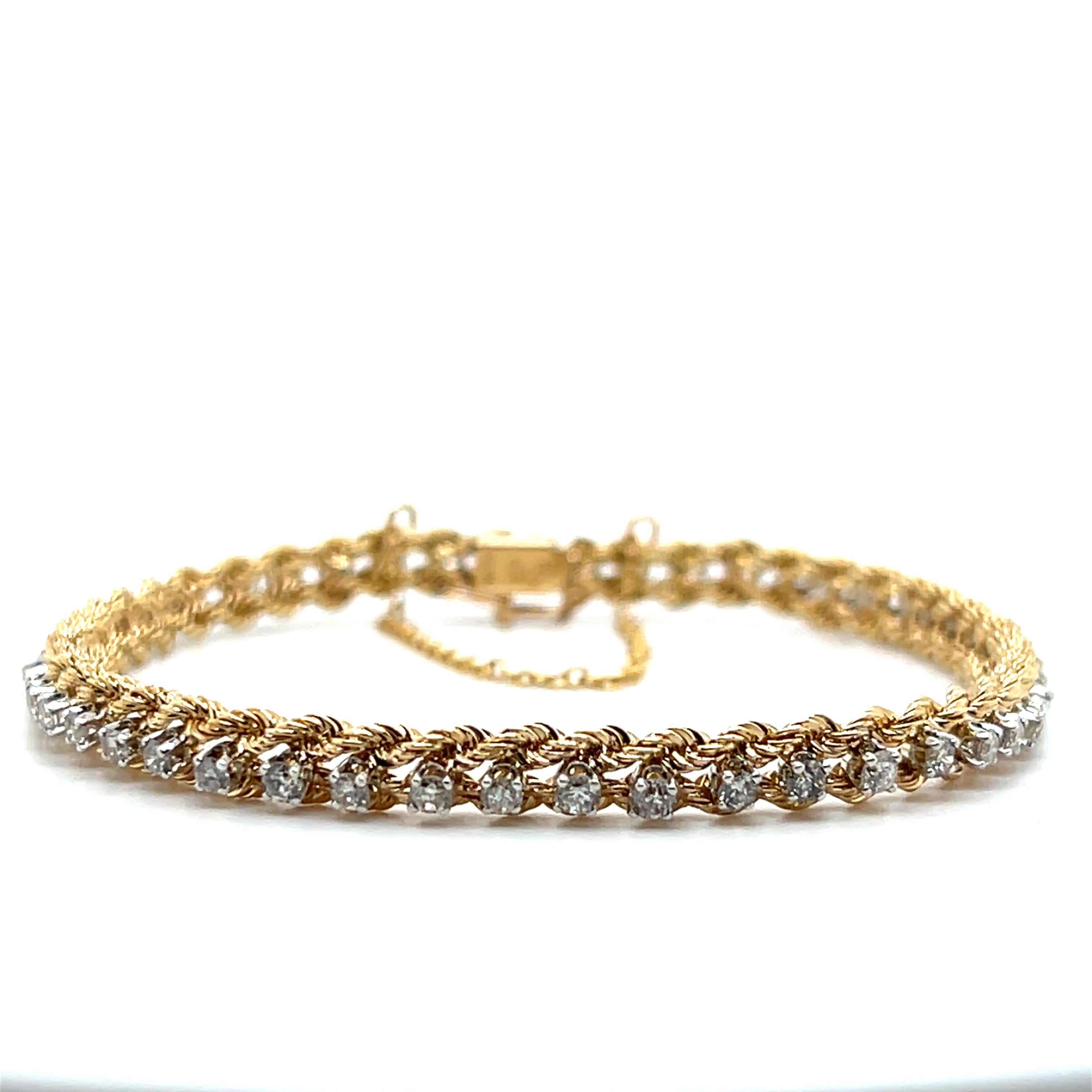 Pulsera contemporánea de cuerda retorcida de oro de 14k de dos tonos y 1,44 tcw de diamantes Contemporáneo en venta