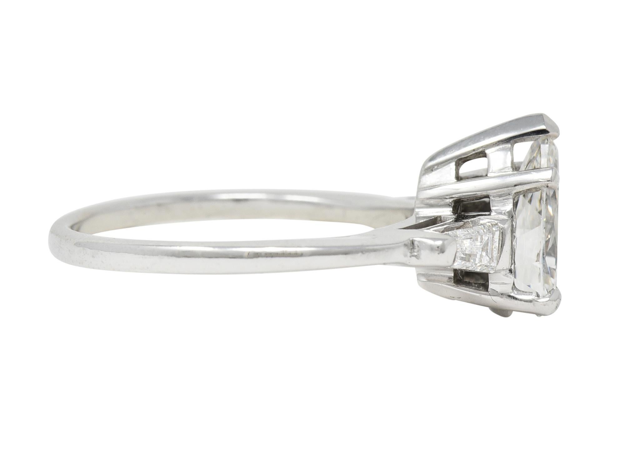 Taille poire Bague de fiançailles Contemporary 1.46 CTW Pear Diamond 14 Karat White Gold GIA en vente