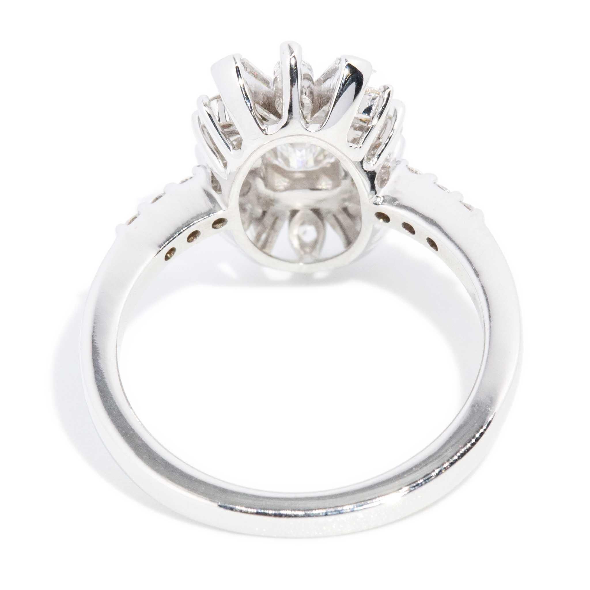 Contemporary 1.47 Carat Diamond Cluster Ring 18 Carat White Gold For Sale 6
