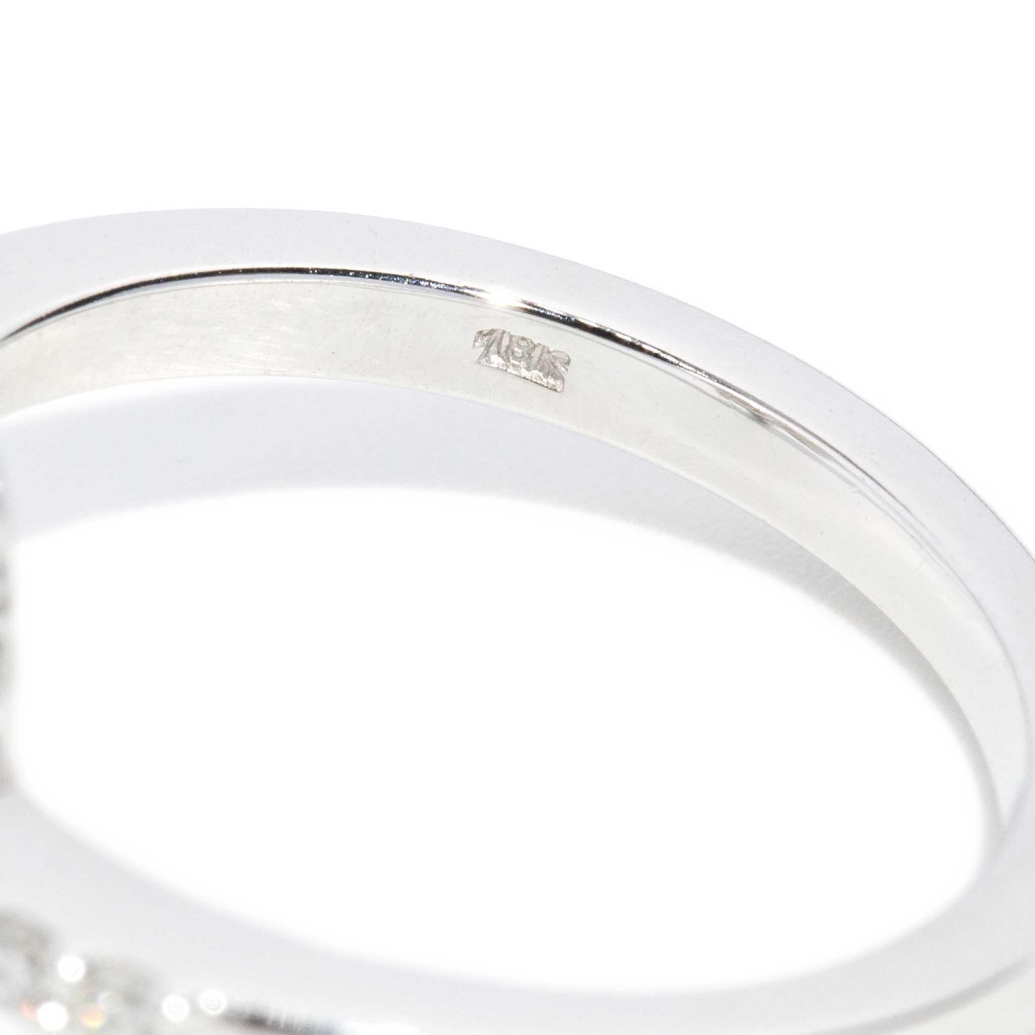 Contemporary 1.47 Carat Diamond Cluster Ring 18 Carat White Gold For Sale 9