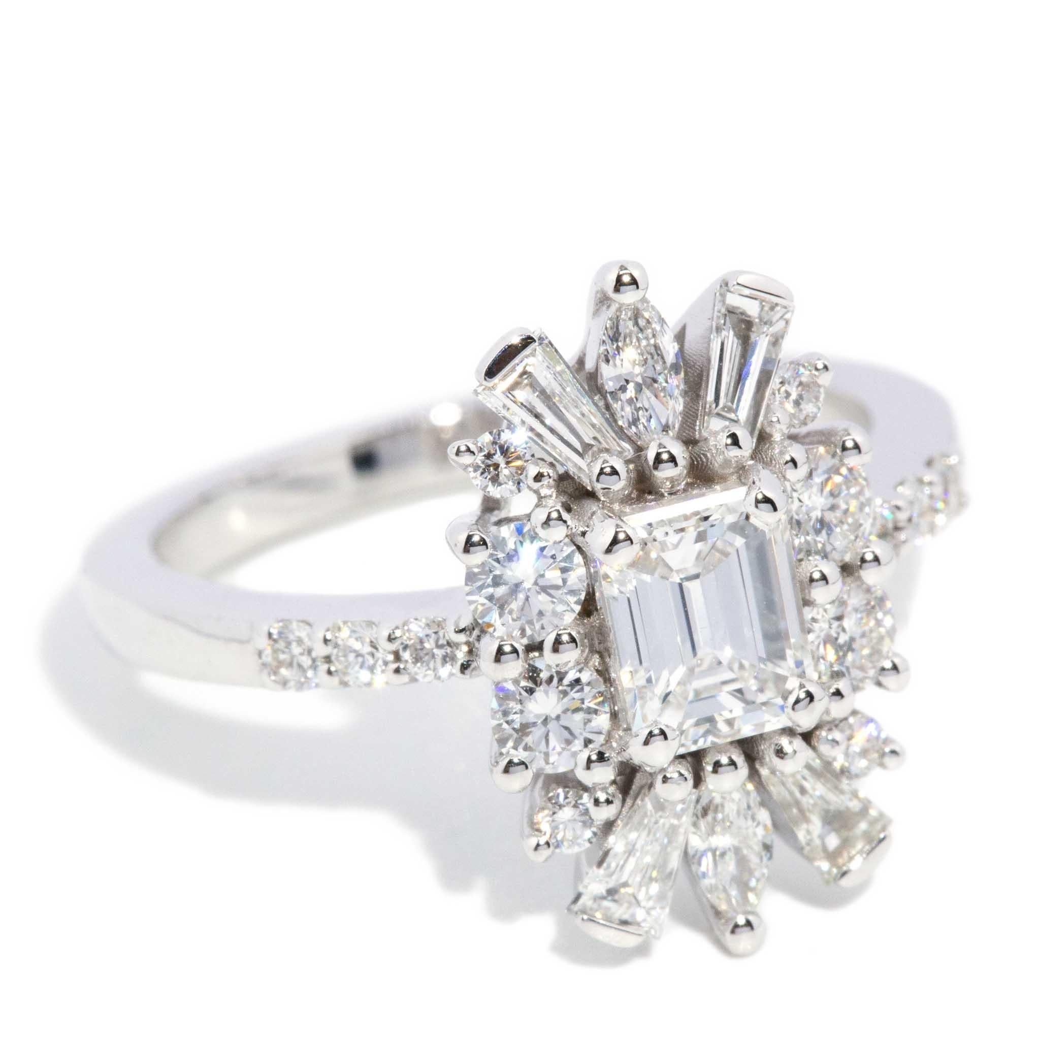 Women's Contemporary 1.47 Carat Diamond Cluster Ring 18 Carat White Gold For Sale