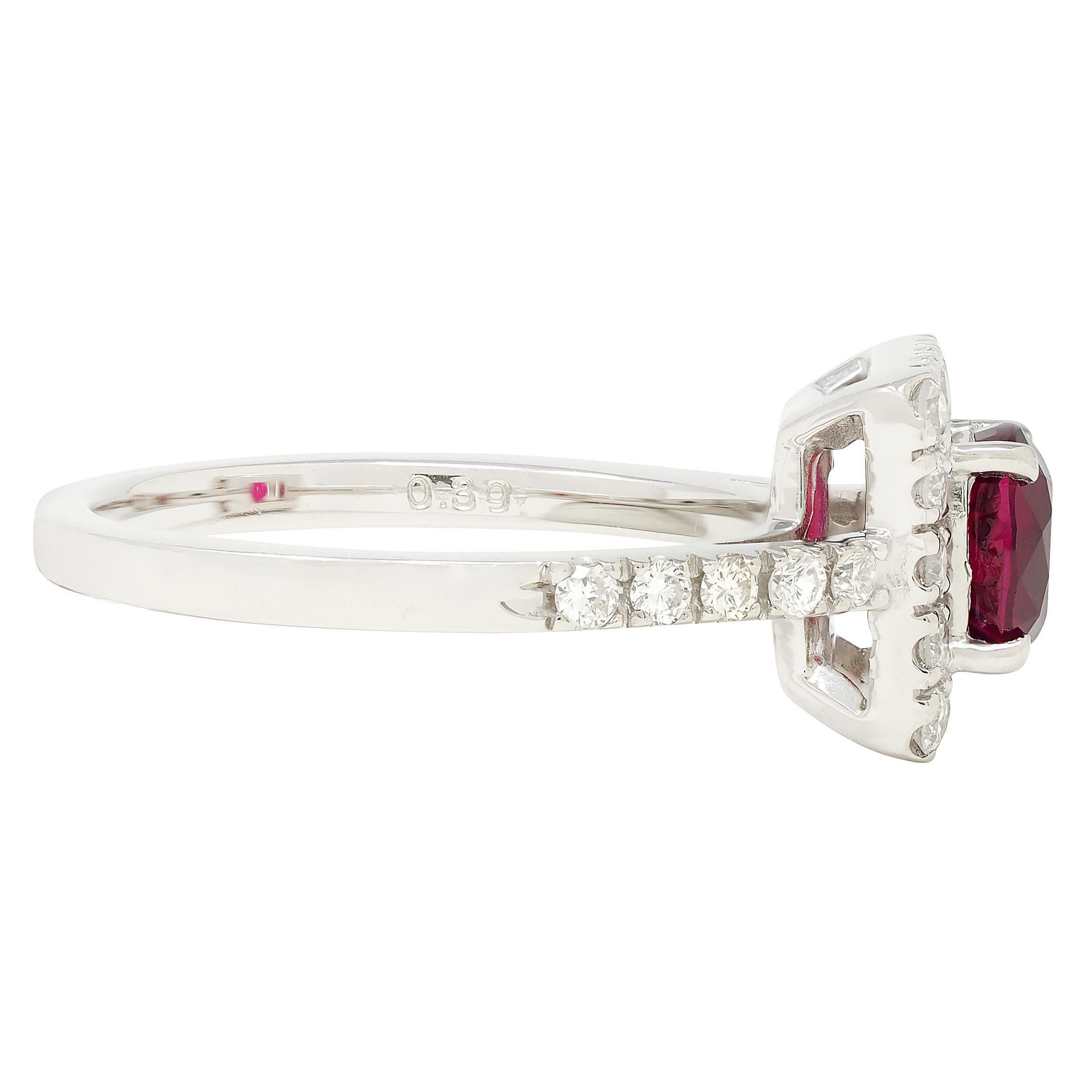 Contemporain AM Contemporary 1.47 CTW Cushion Cut Ruby Diamond Platinum Square Halo Ring (bague à halo carré en platine) en vente