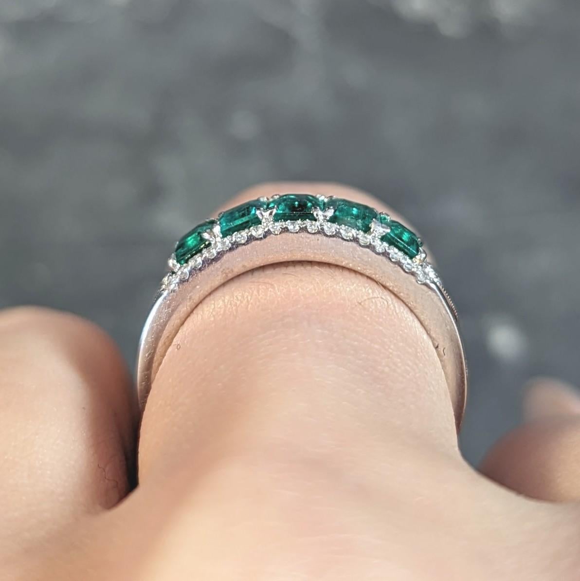Contemporary 1.47 CTW Emerald Diamond 18 Karat White Gold Heart Band Ring For Sale 8
