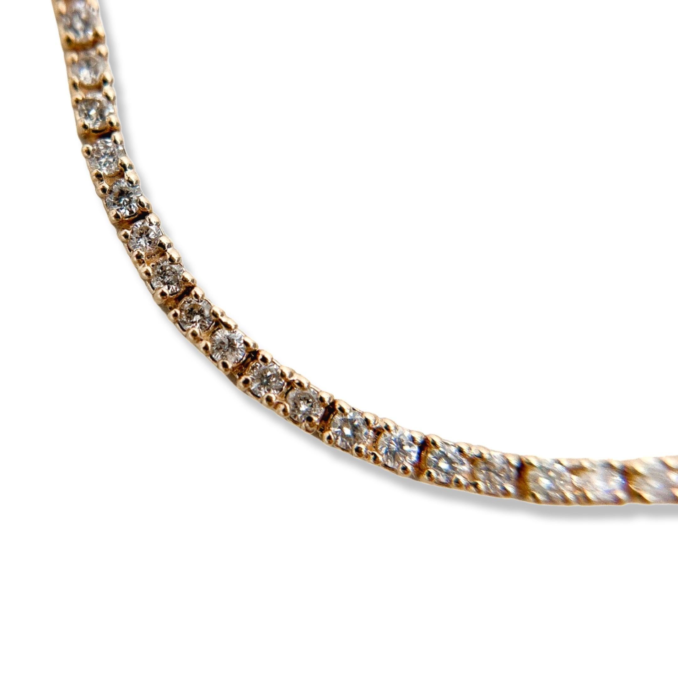 Mit dieser Halskette aus 14-karätigem Gelbgold mit einem atemberaubenden 4,4-karätigen Diamanten können Sie Ihren Stil aufwerten. Diese Halskette ist ein echter Klassiker, der jeden Tag zu Ihrem Lieblingsstück wird und jedes Outfit mühelos