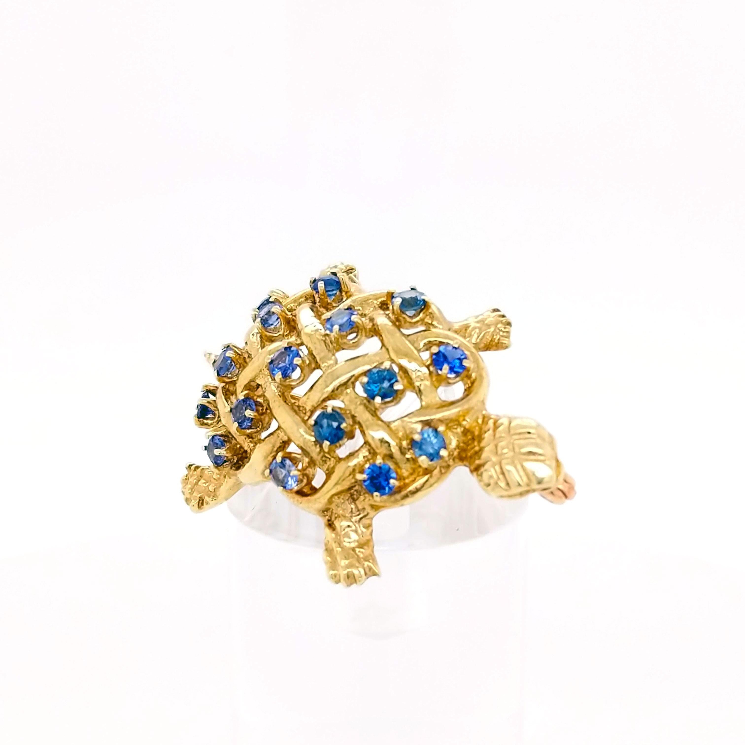 Contemporary 14 Karat Gold und Saphir Schildkröte Pin im Zustand „Hervorragend“ in Lexington, KY