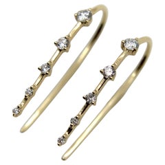 Orecchini contemporanei in oro 14K con diamanti graduati