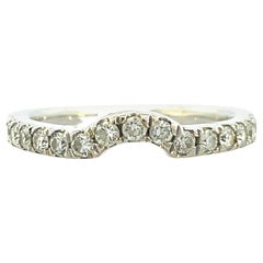 Anillo curvo contemporáneo de oro blanco de 14k y diamantes