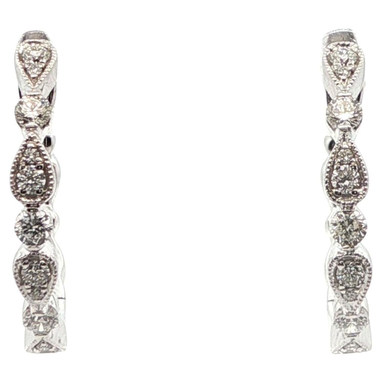 Contemporary 14k White Gold Natural Diamond Hoop Earrings in vendita
