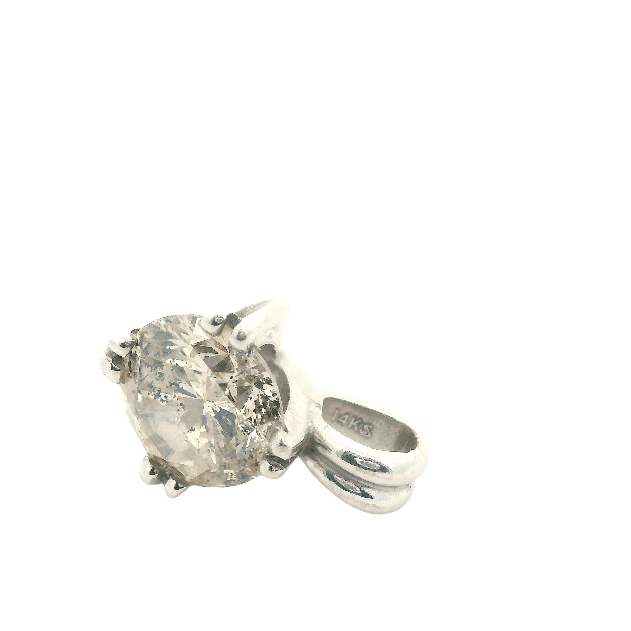 Pendentif contemporain en or blanc 14k avec diamant solitaire et rapport en vente 1