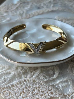 Contemporary 14k Yellow Gold and Diamond Knife Edge Spring Cuff 1980s