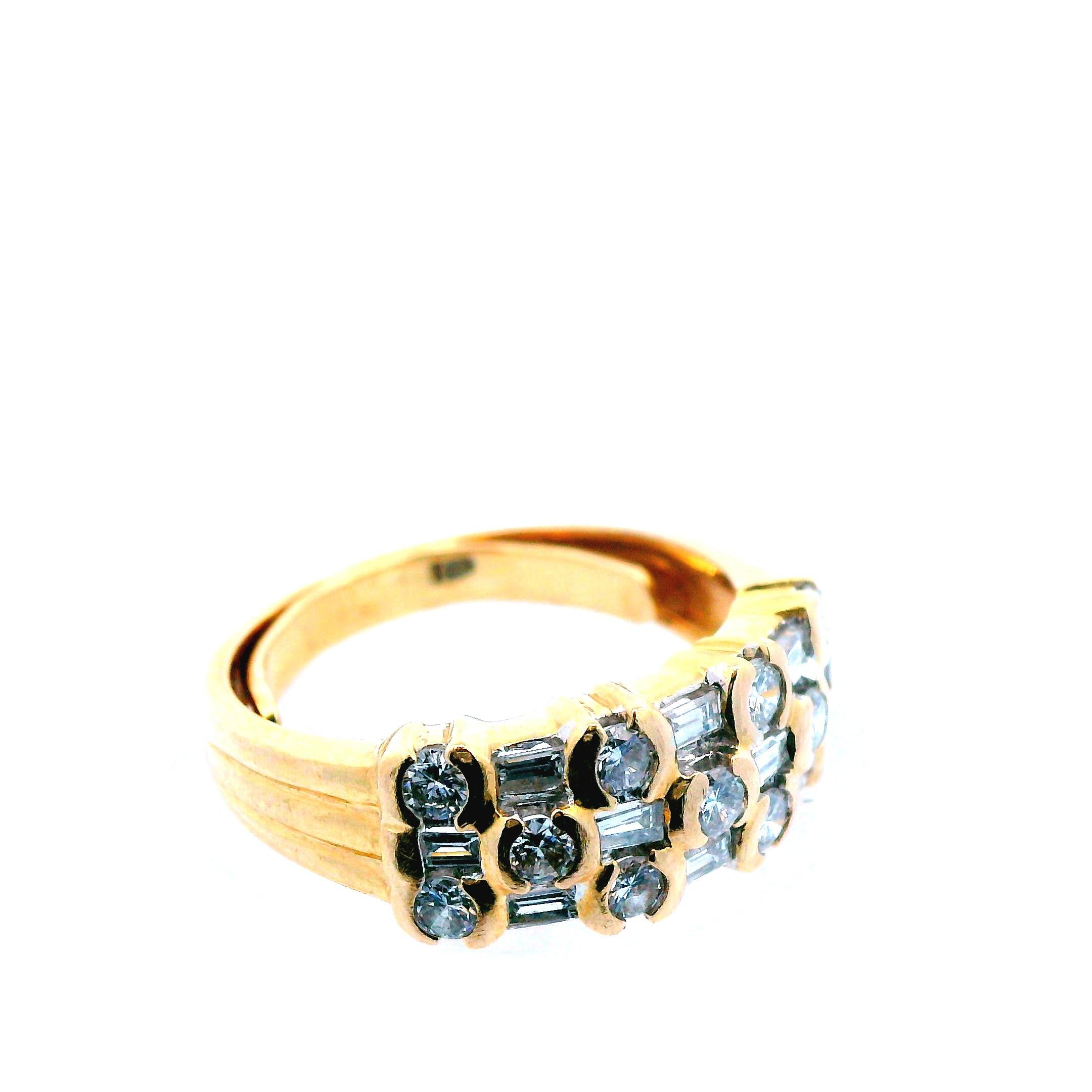 Contemporary 14K Yellow Gold Baguette and Round Diamond Ring  For Sale 1