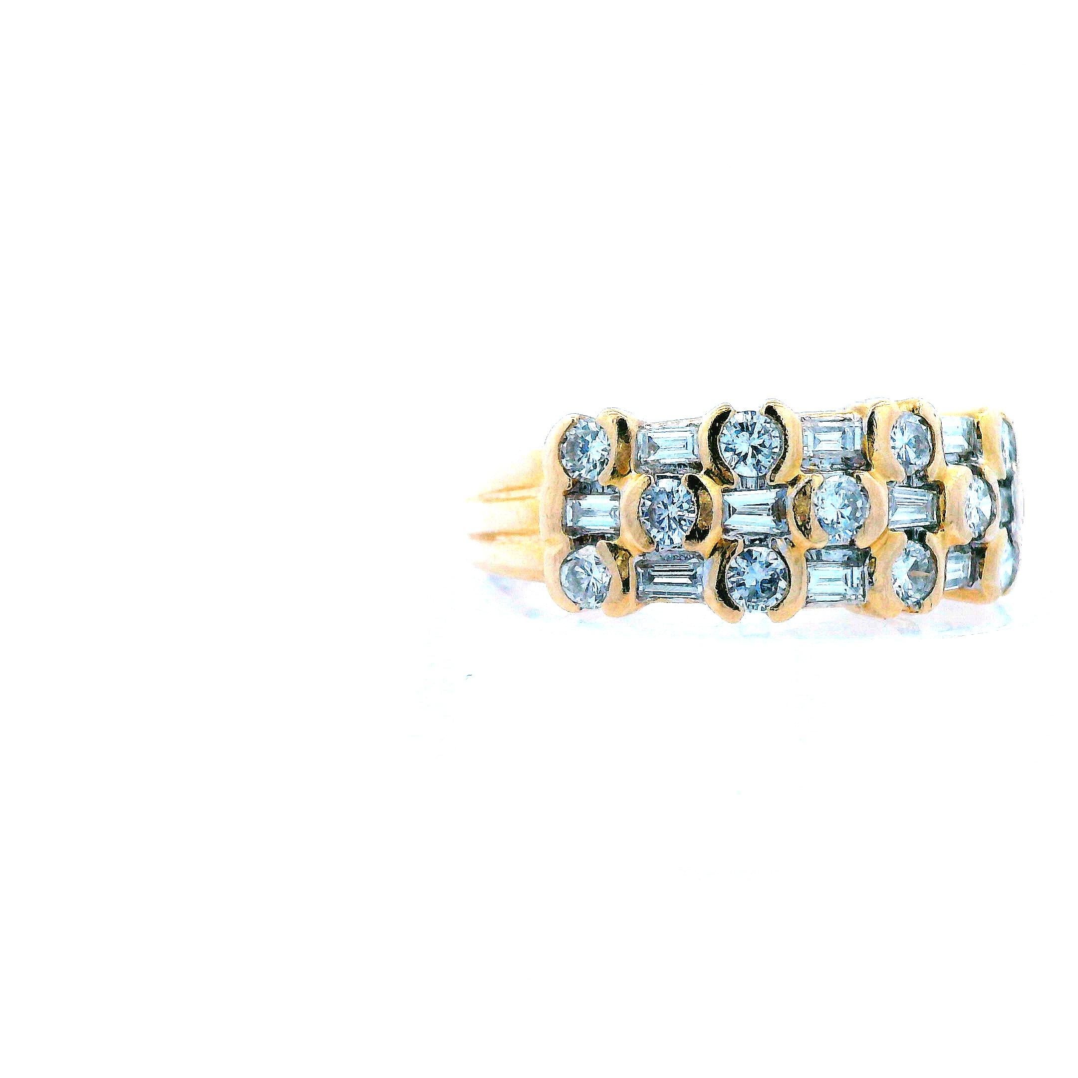 Contemporary 14K Yellow Gold Baguette and Round Diamond Ring  For Sale 2