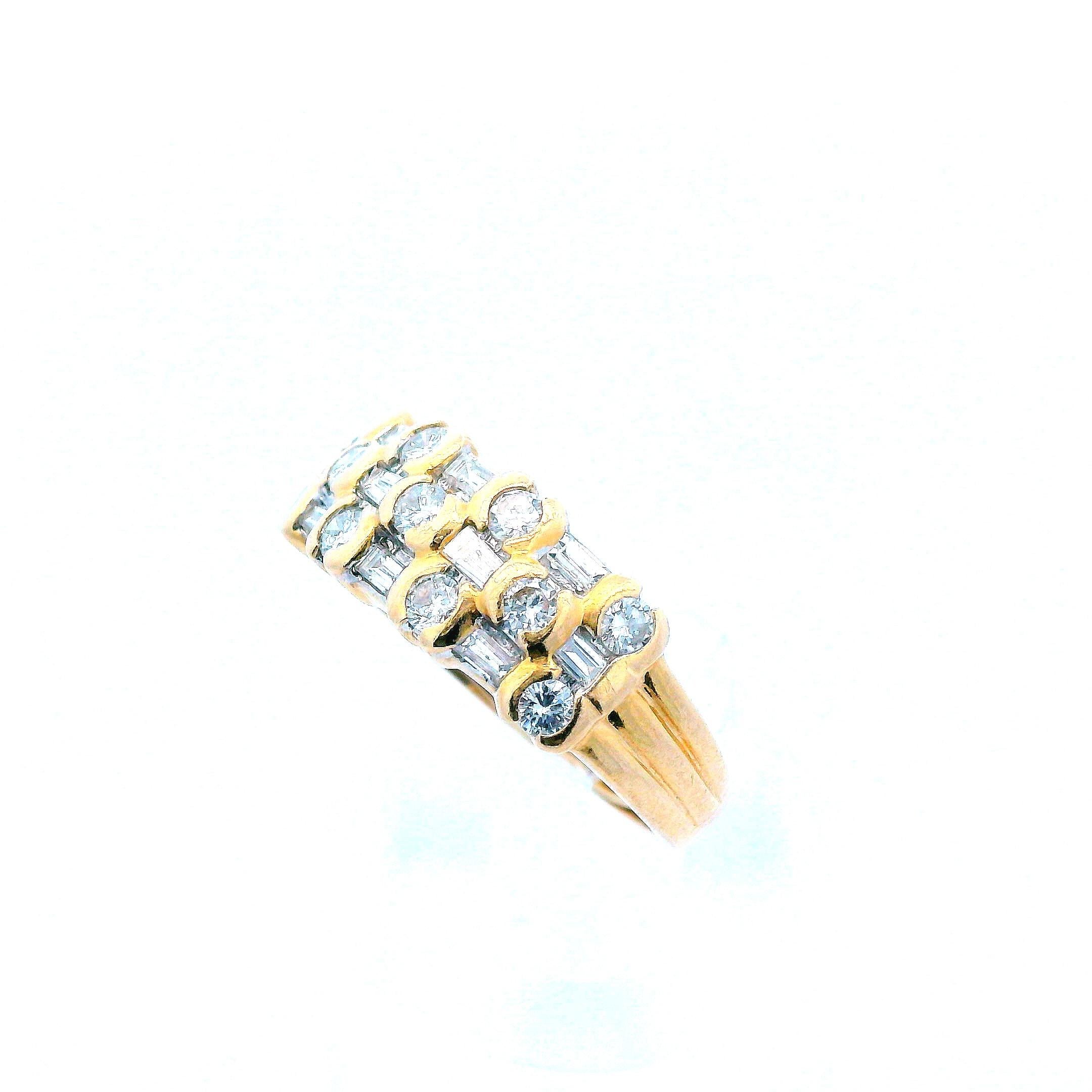 Contemporary 14K Yellow Gold Baguette and Round Diamond Ring  For Sale 4