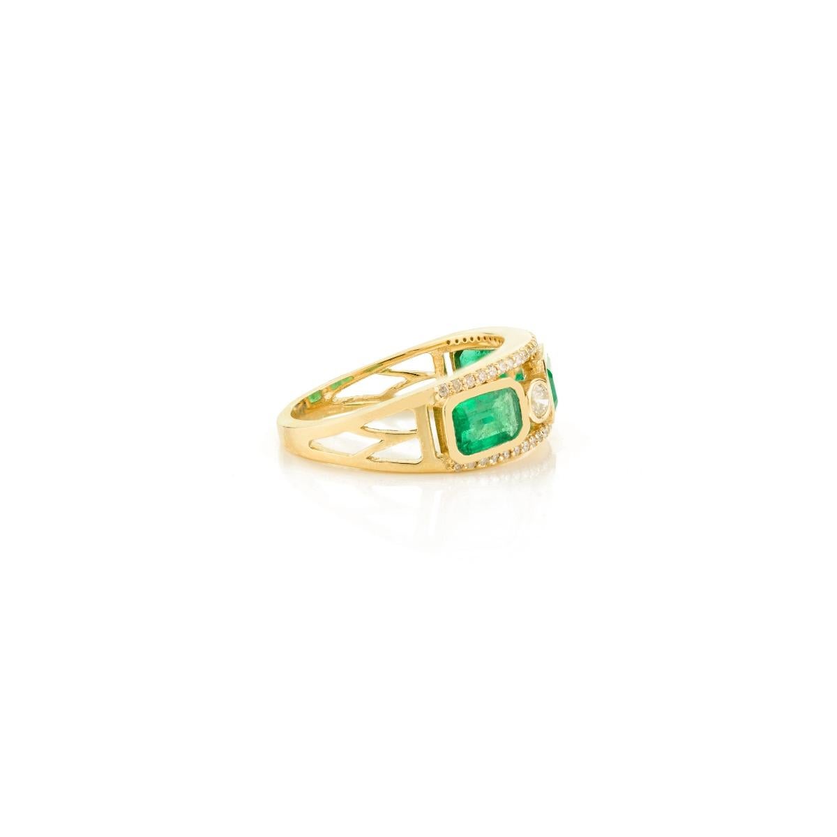 in vendita:  Anello contemporaneo in oro giallo 14K con smeraldi e diamanti 5