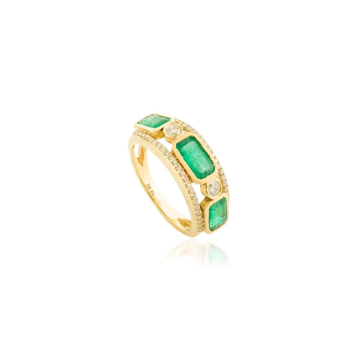 in vendita:  Anello contemporaneo in oro giallo 14K con smeraldi e diamanti 7