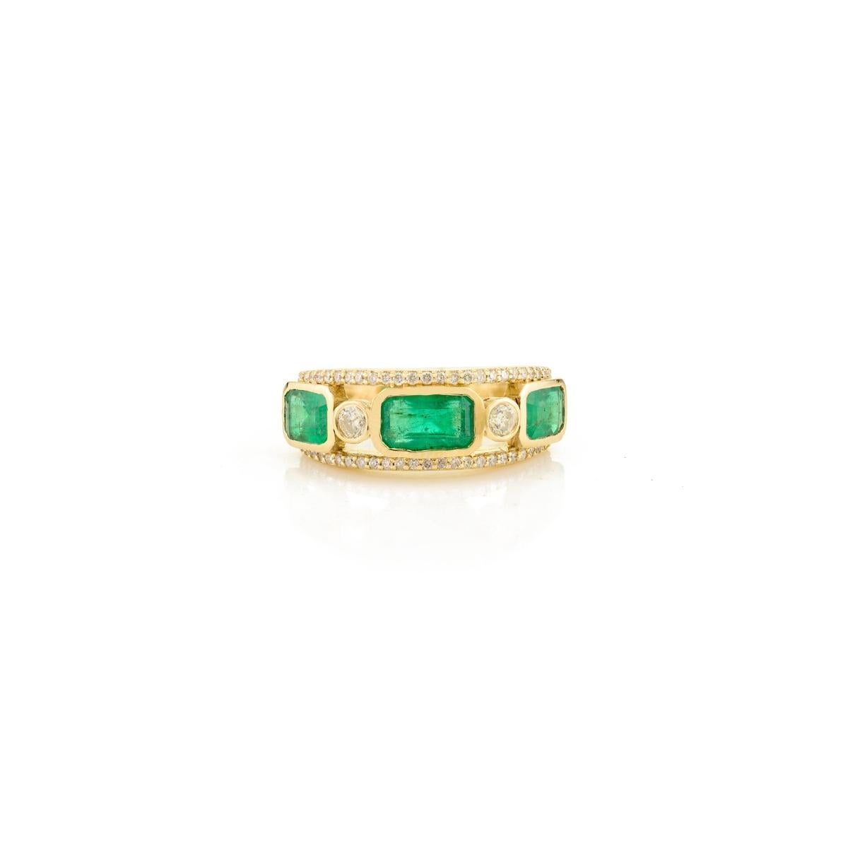 in vendita:  Anello contemporaneo in oro giallo 14K con smeraldi e diamanti 9