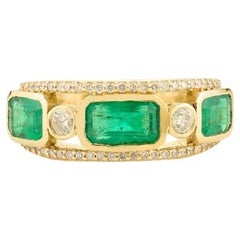 Bague contemporaine en or jaune 14K avec émeraudes et diamants vibrants
