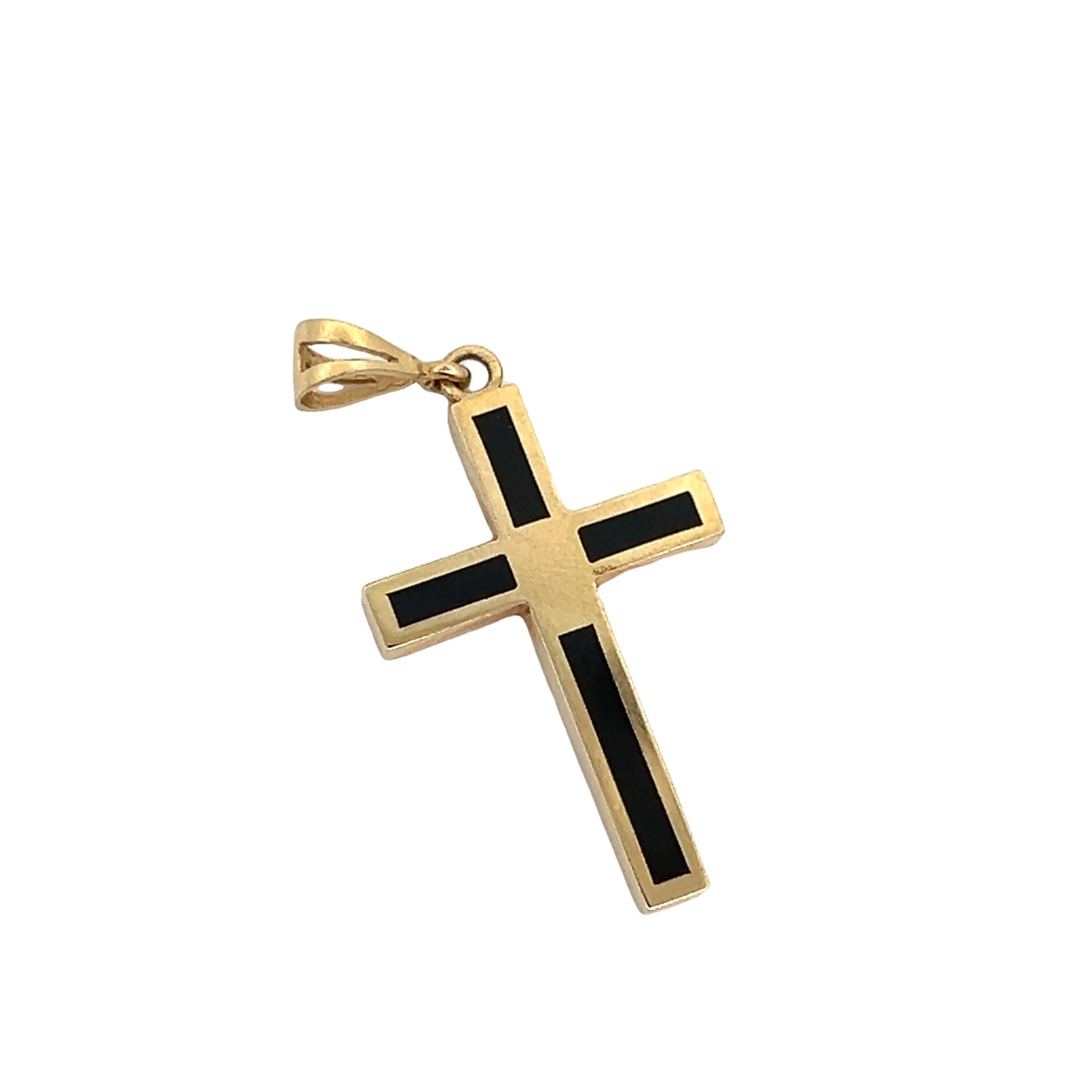 Quadrato Ciondolo a forma di croce in oro giallo 14k con intarsio di onice nera in vendita