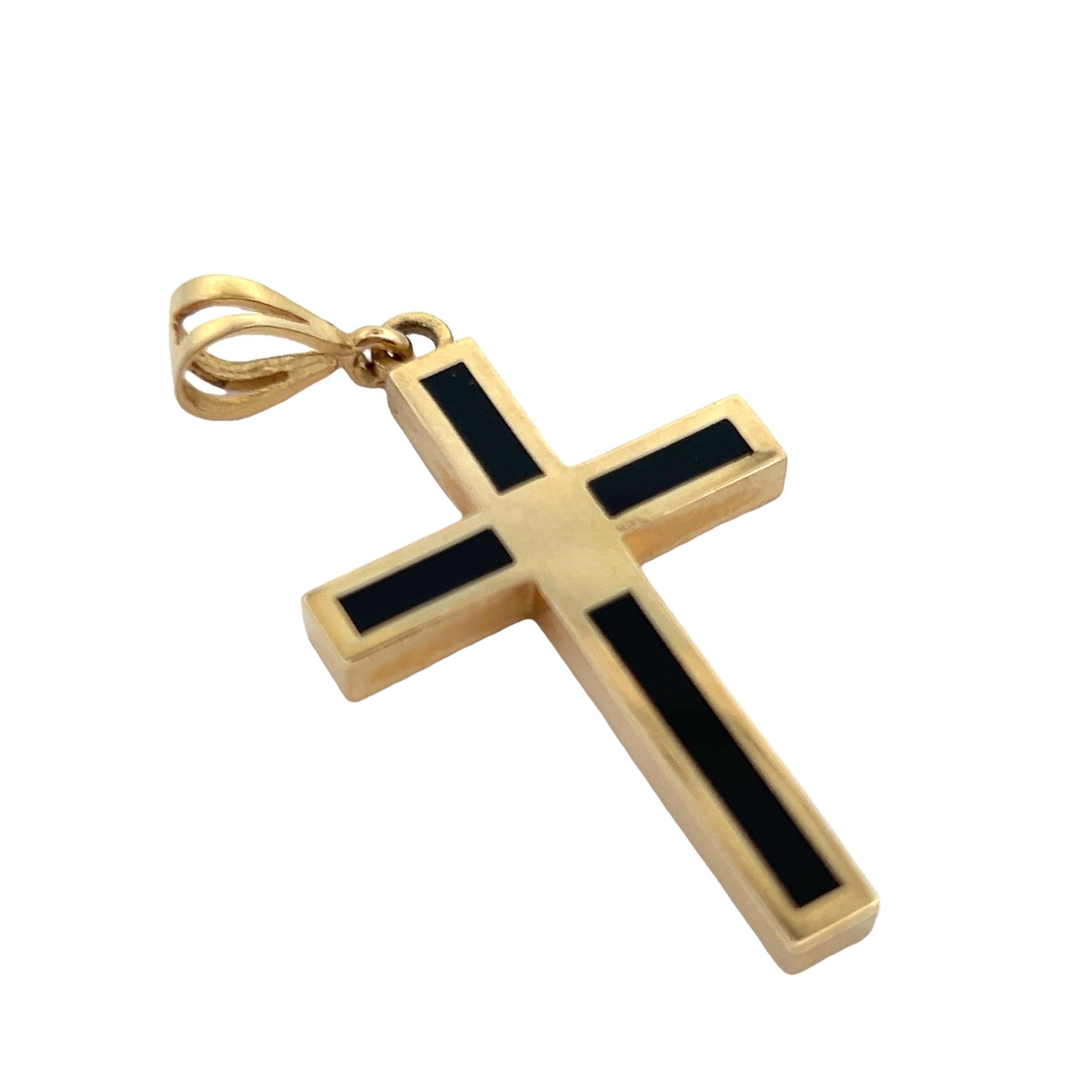 Ciondolo a forma di croce in oro giallo 14k con intarsio di onice nera In condizioni ottime in vendita a Lexington, KY