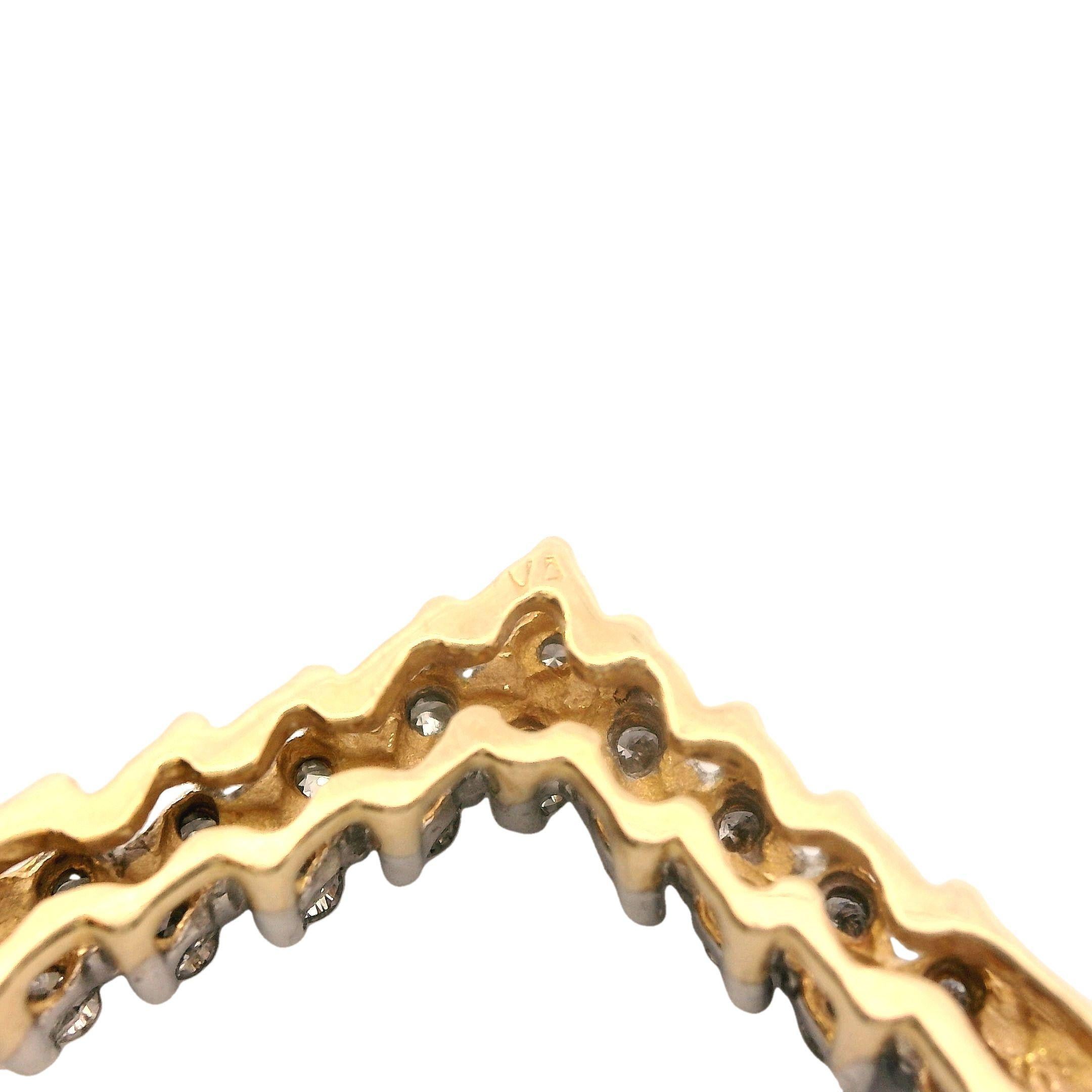 Collier contemporain en or jaune 14k à chevrons et diamants en vente 2