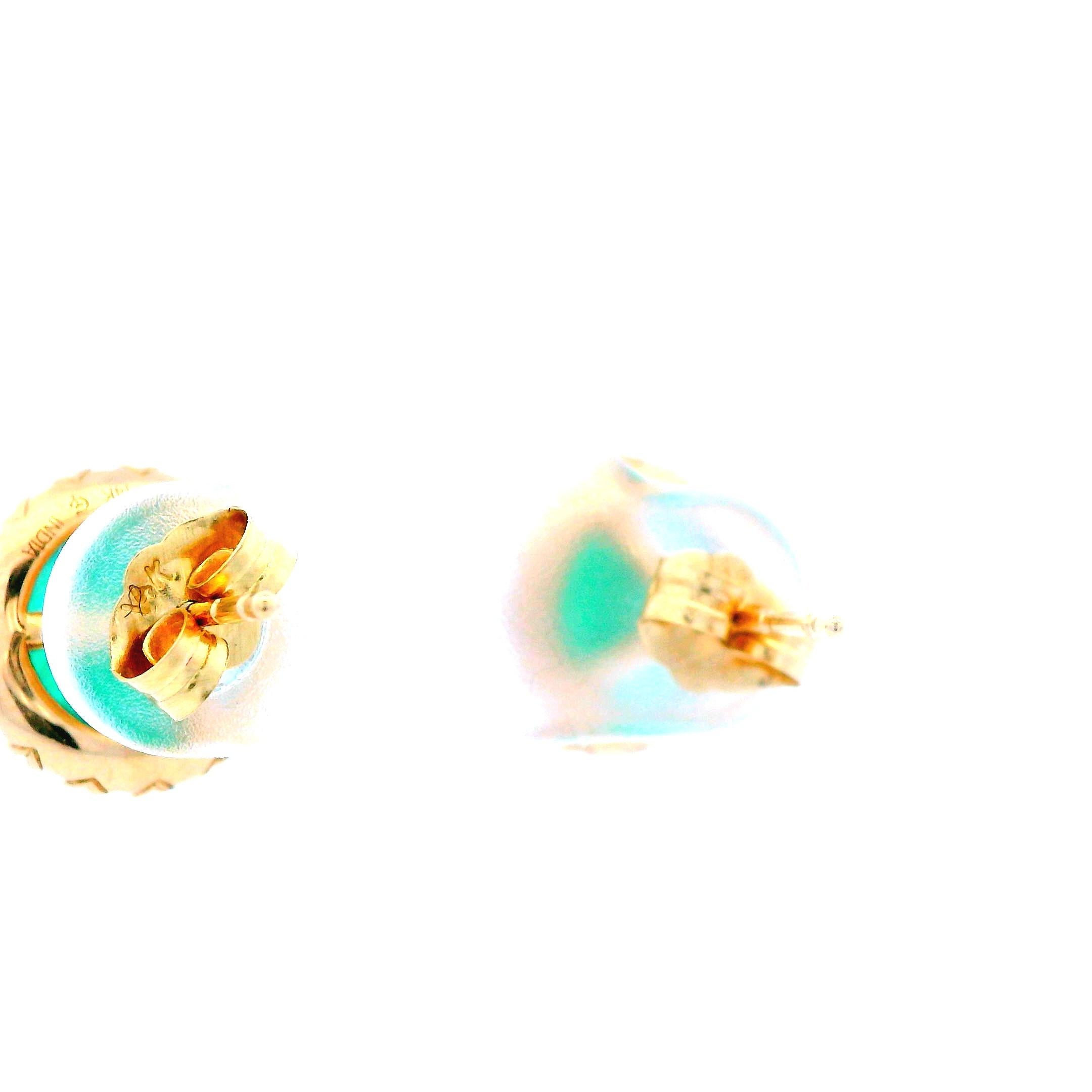 Boucles d'oreilles contemporaines en or jaune 14k avec halo d'émeraudes et de diamants  en vente 1