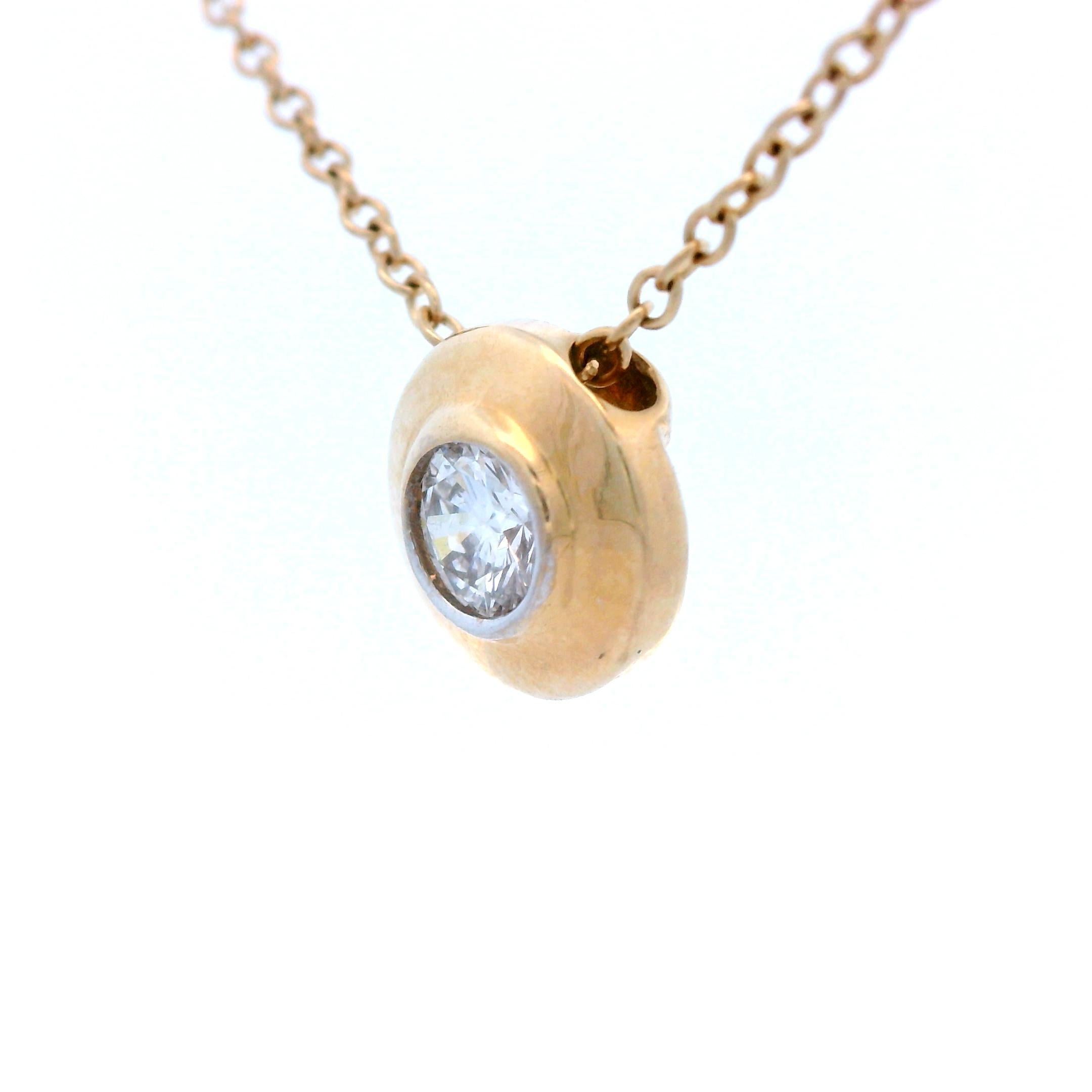 Taglio rotondo Collana contemporanea con diamanti fluttuanti in oro giallo 14k e ciondolo con castone di diamanti in vendita