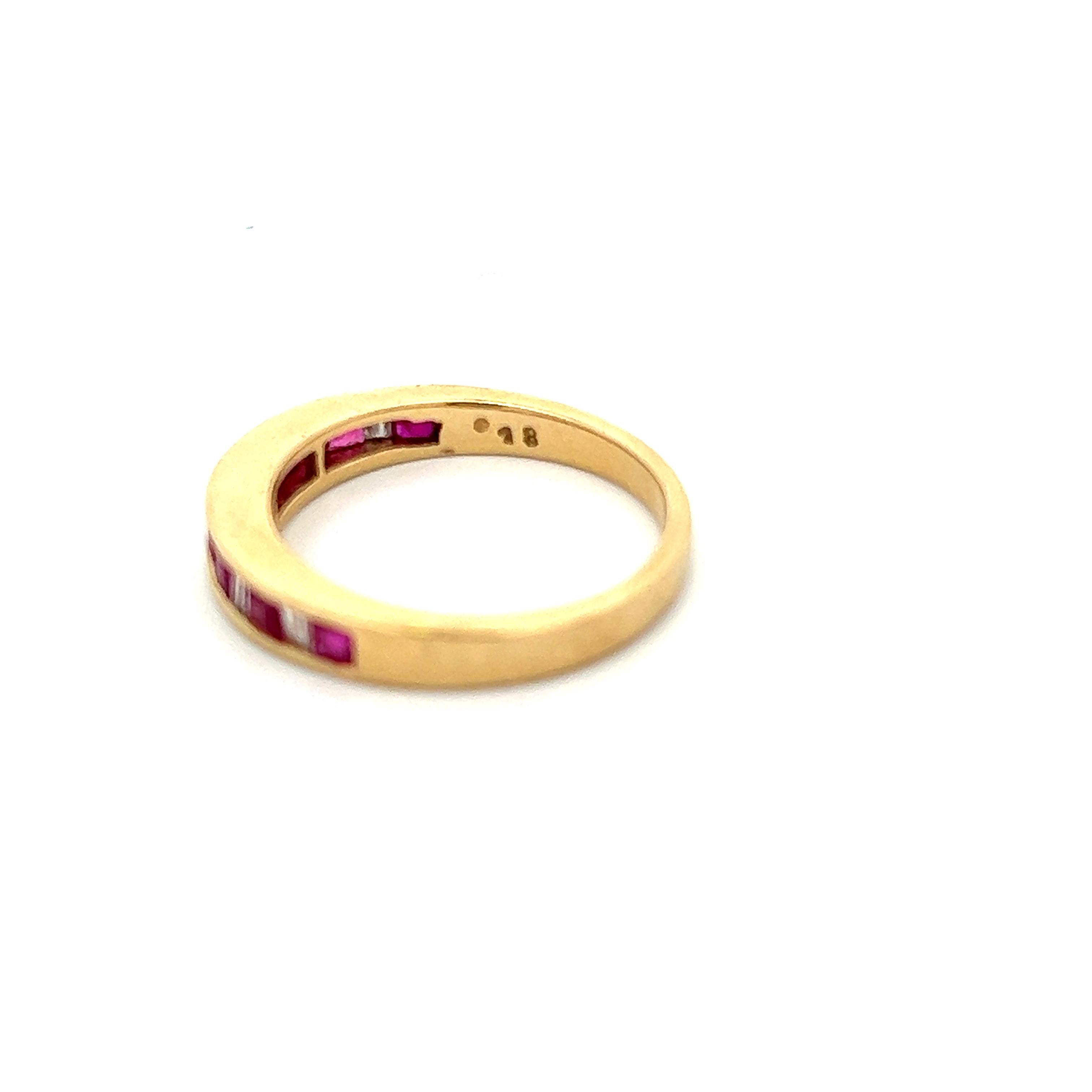 Contemporary 14K Yellow Gold Red Ruby & Rectangular Baguette Diamond Band  In Excellent Condition For Sale In Lexington, KY