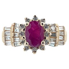 Anillo contemporáneo de oro amarillo de 14 quilates con rubí y diamantes