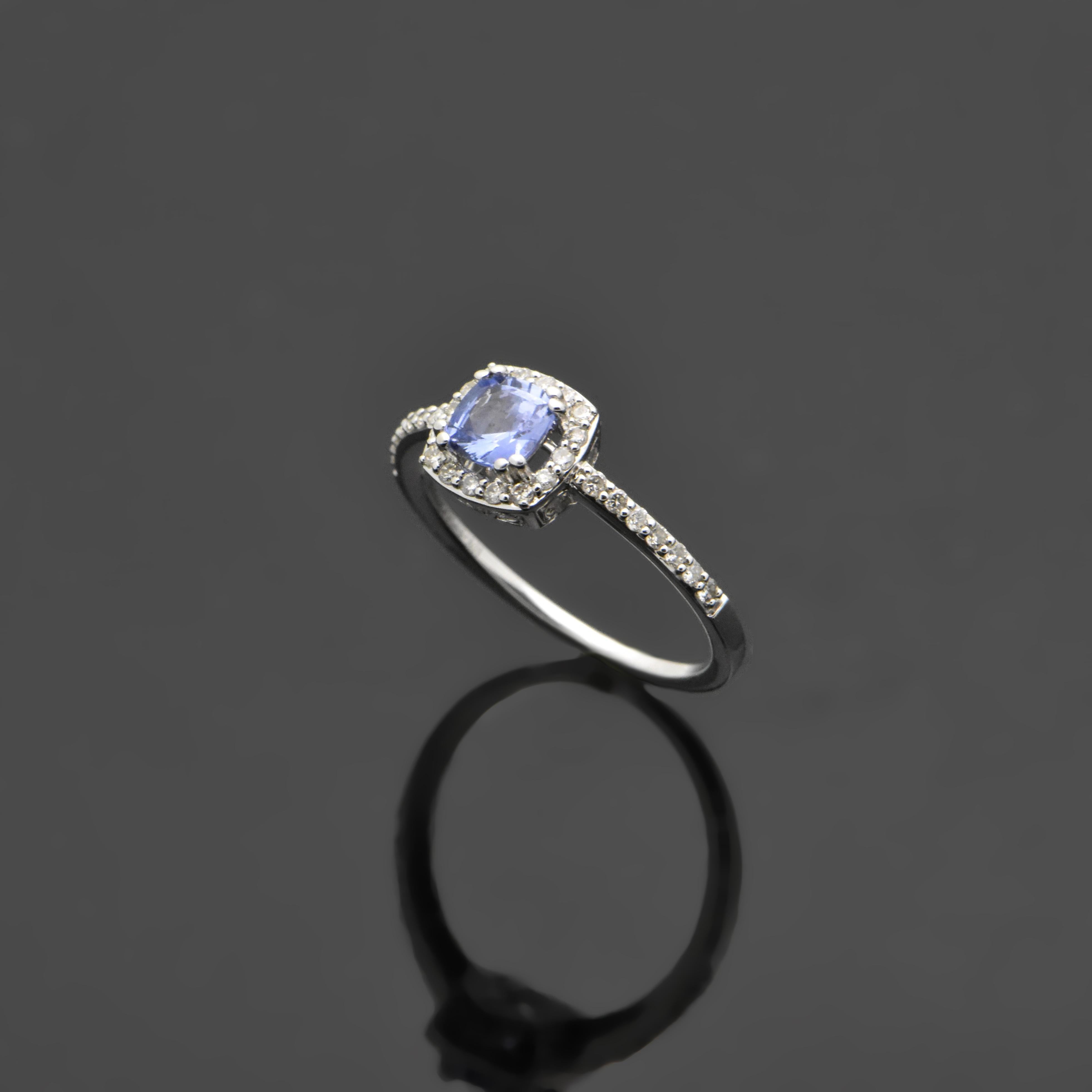 Women's Contemporary 14 Karat White Gold Blue Sapphire and Diamond Ring For Sale