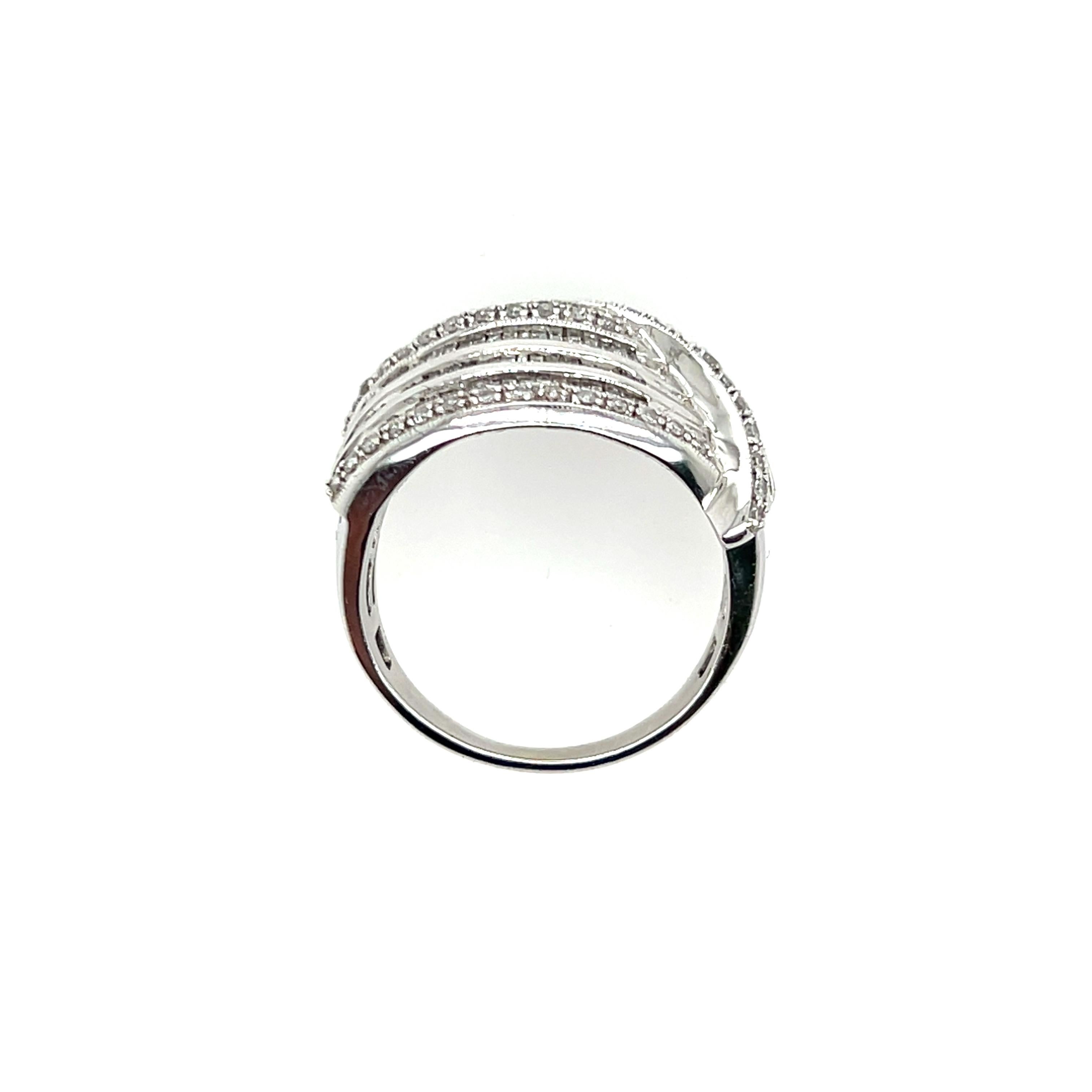 Bague de cocktail contemporaine en or blanc 14k et diamants baguettes et ronds de 1,50 TCW en vente 3