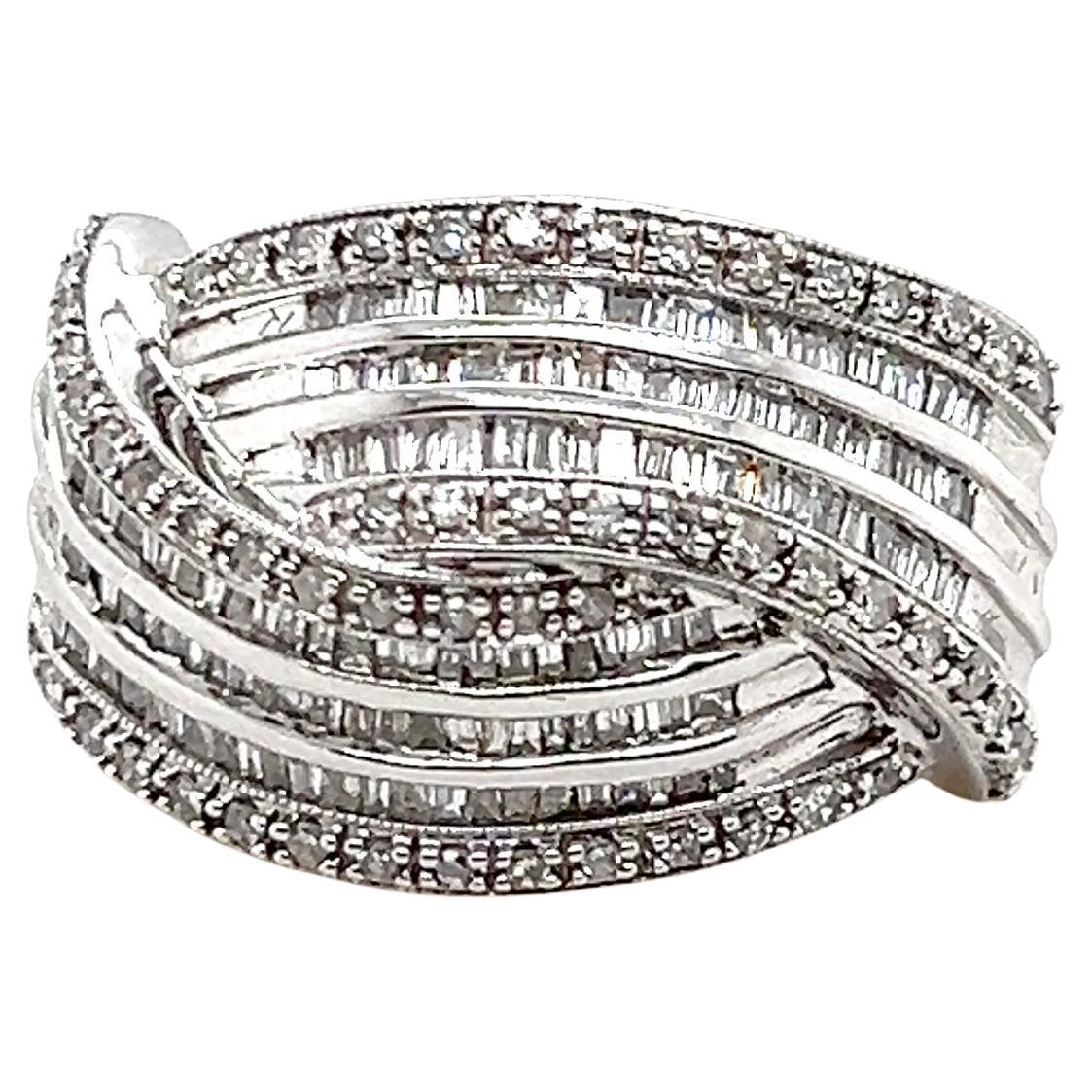 Bague de cocktail contemporaine en or blanc 14k et diamants baguettes et ronds de 1,50 TCW en vente