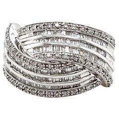 Bague de cocktail contemporaine en or blanc 14k et diamants baguettes et ronds de 1,50 TCW