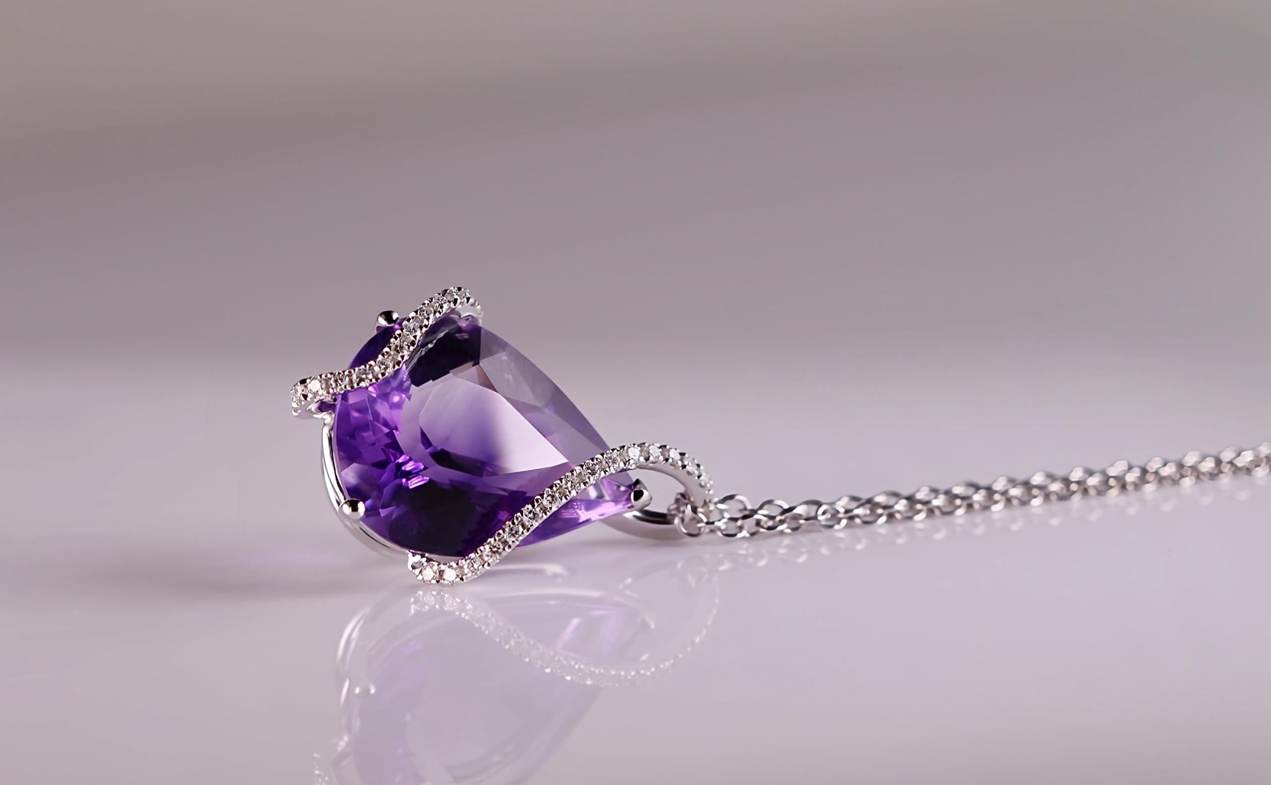 Contemporary 15.00 ct Amethyst Drop Pendant in White Gold with natural Diamonds In New Condition For Sale In Lugano, CH