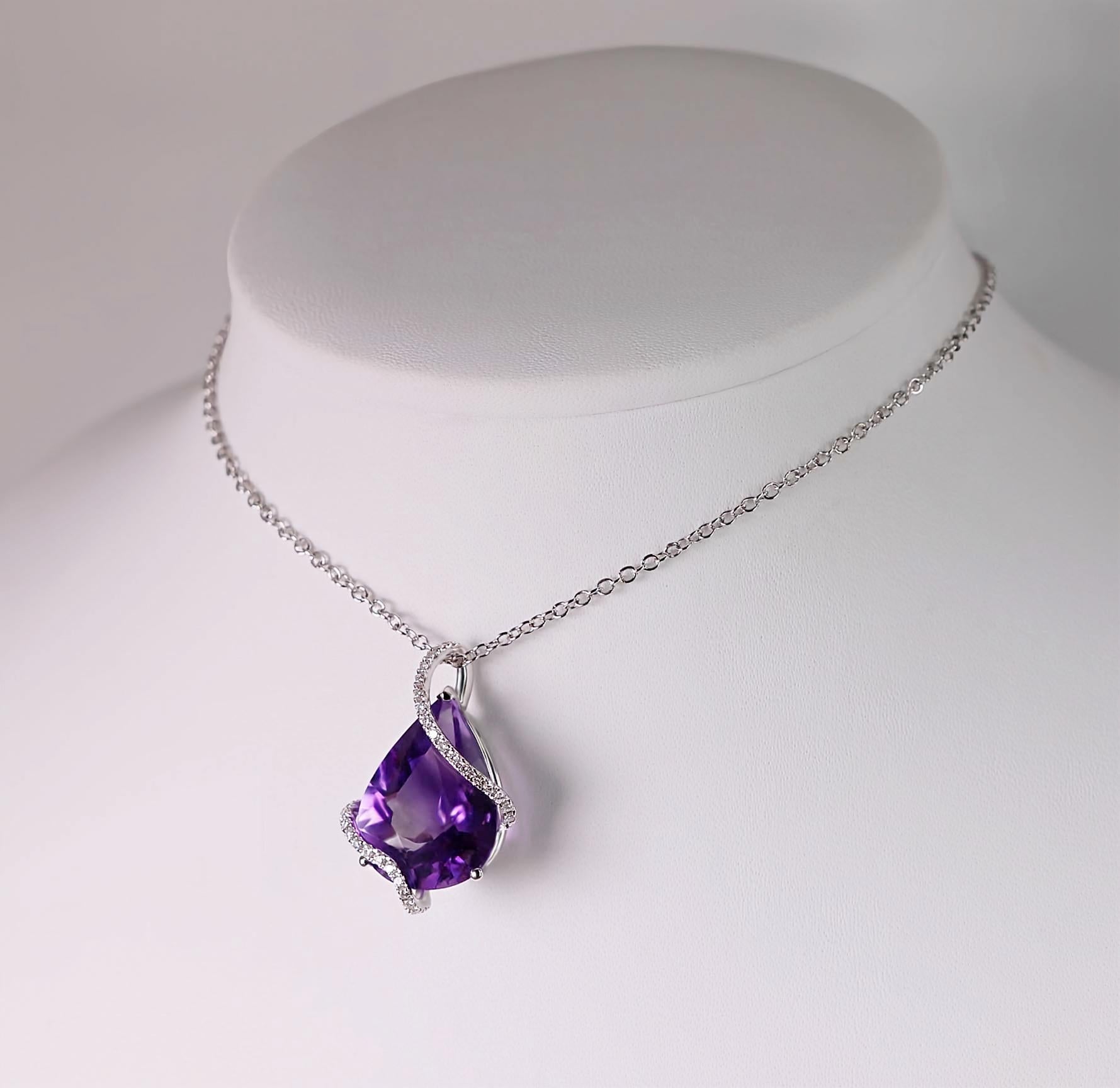 Contemporary 15.00 ct Amethyst Drop Pendant in White Gold with natural Diamonds For Sale 2