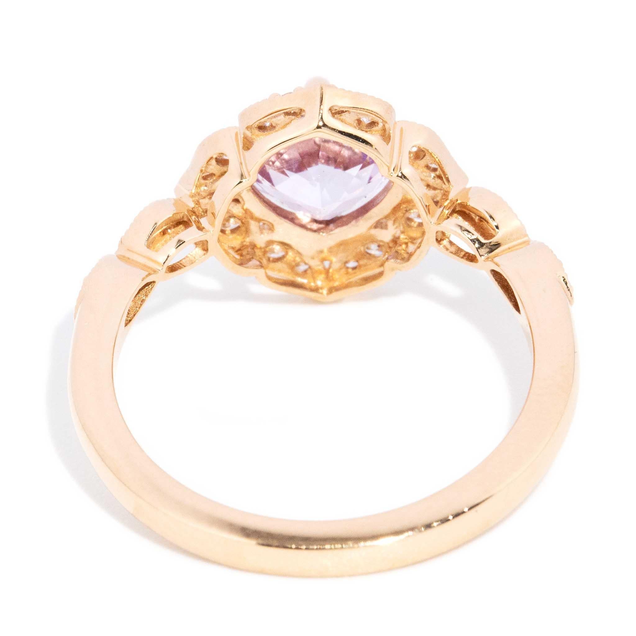 Contemporary 1,50ct Pink Sapphire & Diamond Scalloped Ring 18 Karat Gold im Angebot 5