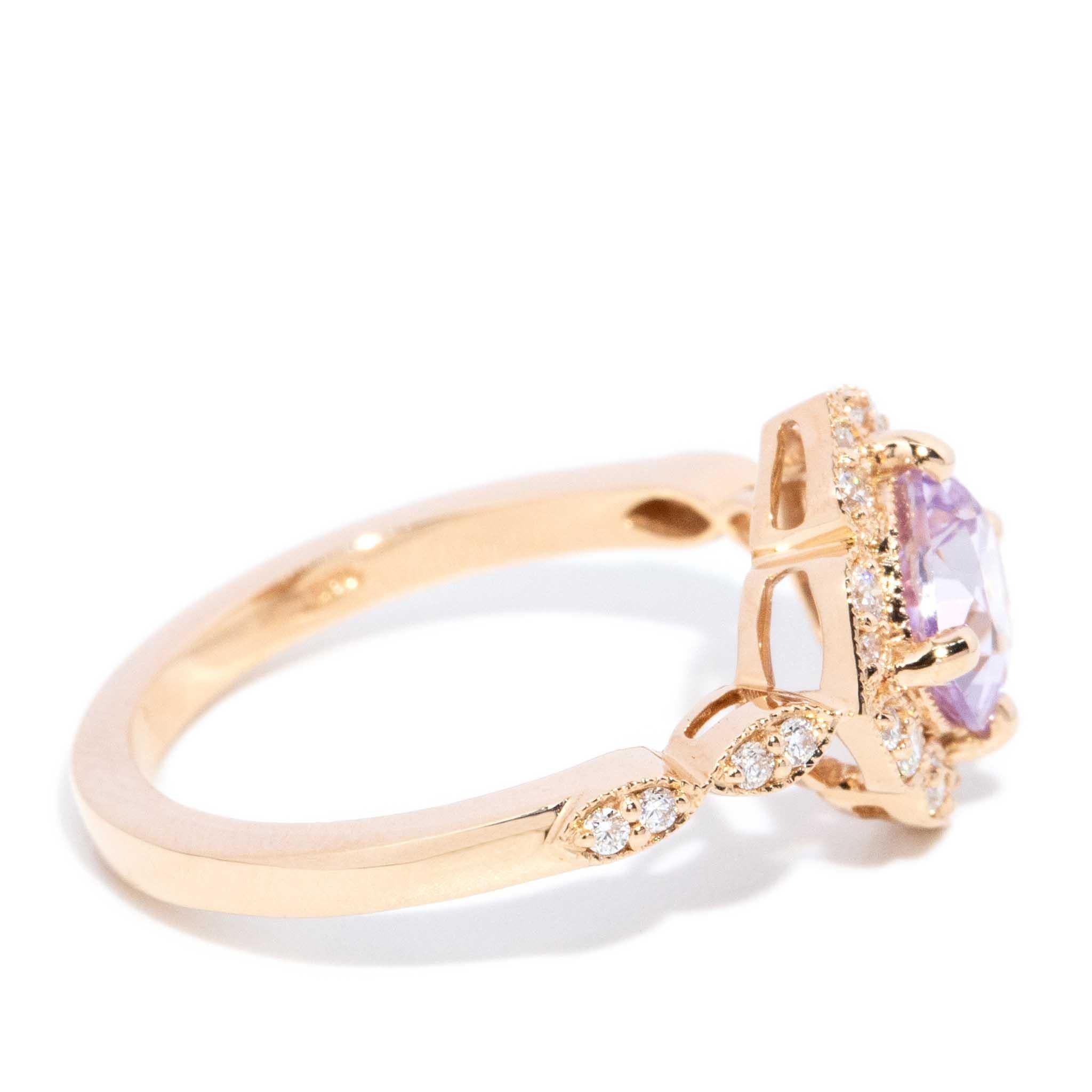 Contemporary 1,50ct Pink Sapphire & Diamond Scalloped Ring 18 Karat Gold im Angebot 3