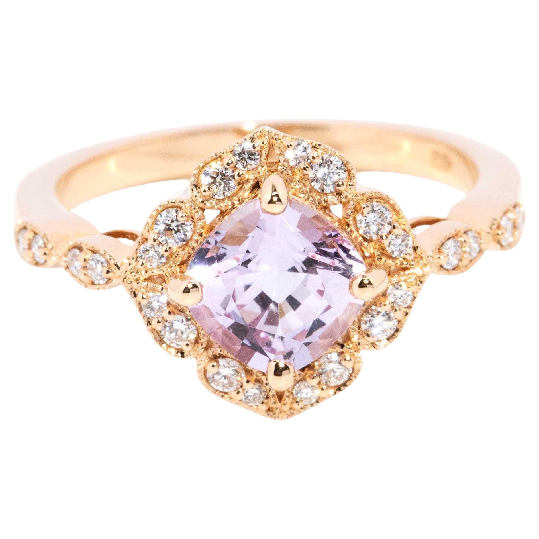 Contemporary 1,50ct Pink Sapphire & Diamond Scalloped Ring 18 Karat Gold im Angebot