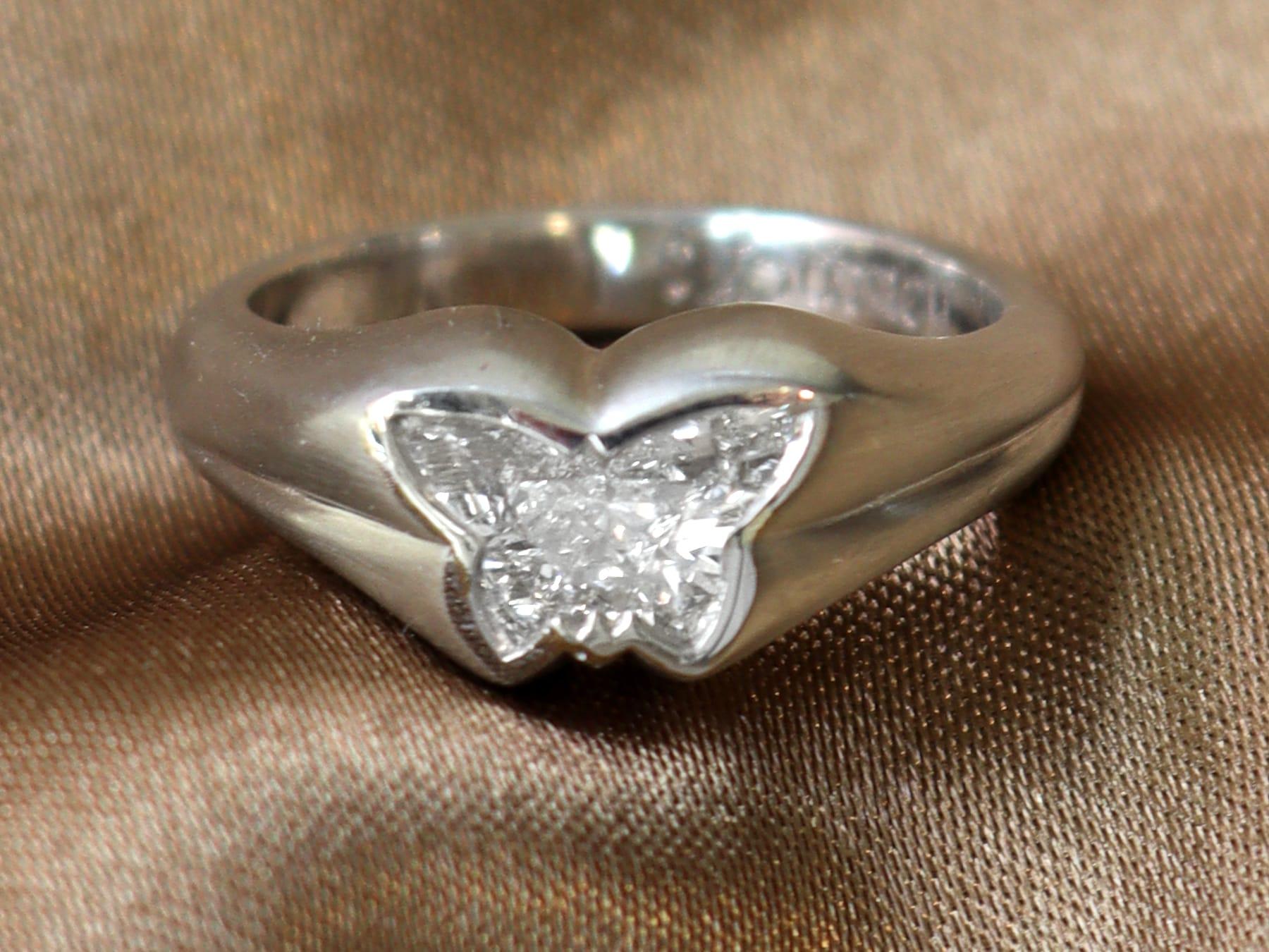 Contemporary 1.52 Carat Diamond and Platinum Butterfly Engagement Ring (2013) In Excellent Condition For Sale In Jesmond, Newcastle Upon Tyne