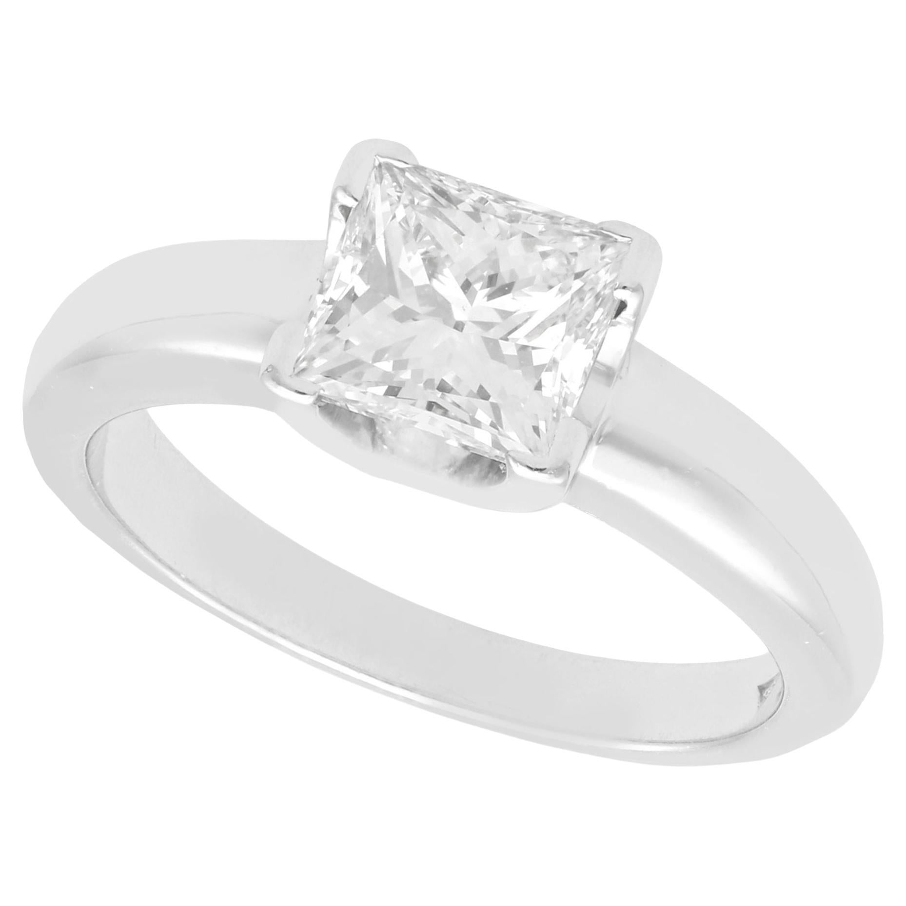 Contemporary 1.52 Carat Diamond and Platinum Solitaire Ring For Sale