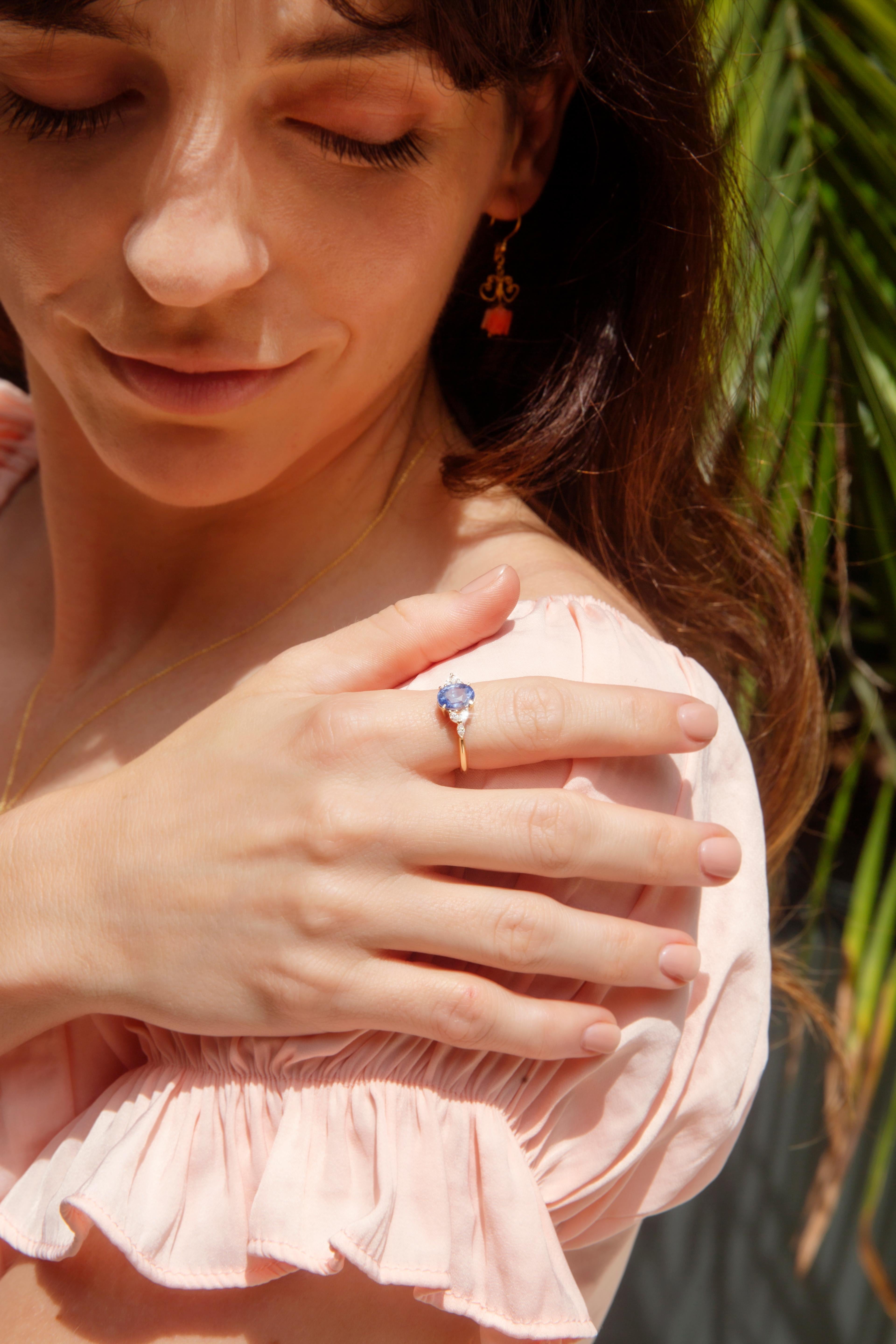 Contemporary 1.53 Carat Ceylon Sapphire & Marquise Diamond Ring 18 Carat Gold 5