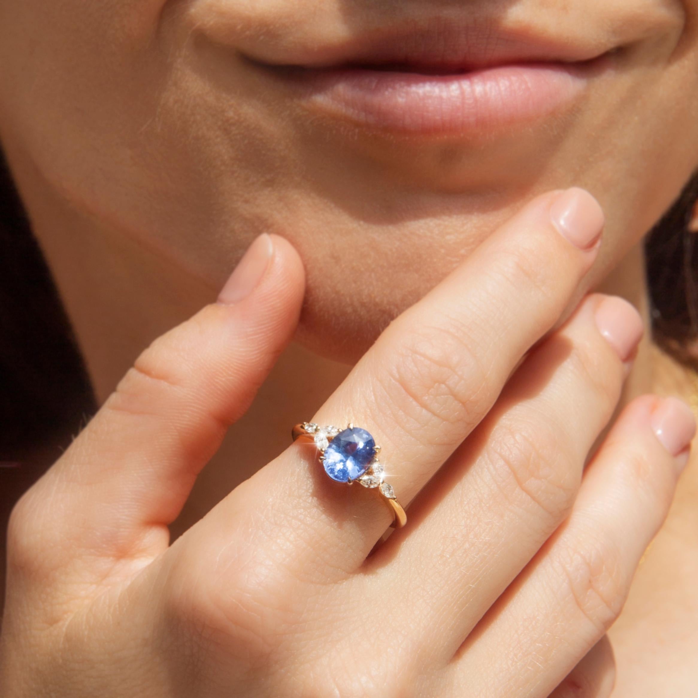Contemporary 1.53 Carat Ceylon Sapphire & Marquise Diamond Ring 18 Carat Gold In Good Condition In Hamilton, AU