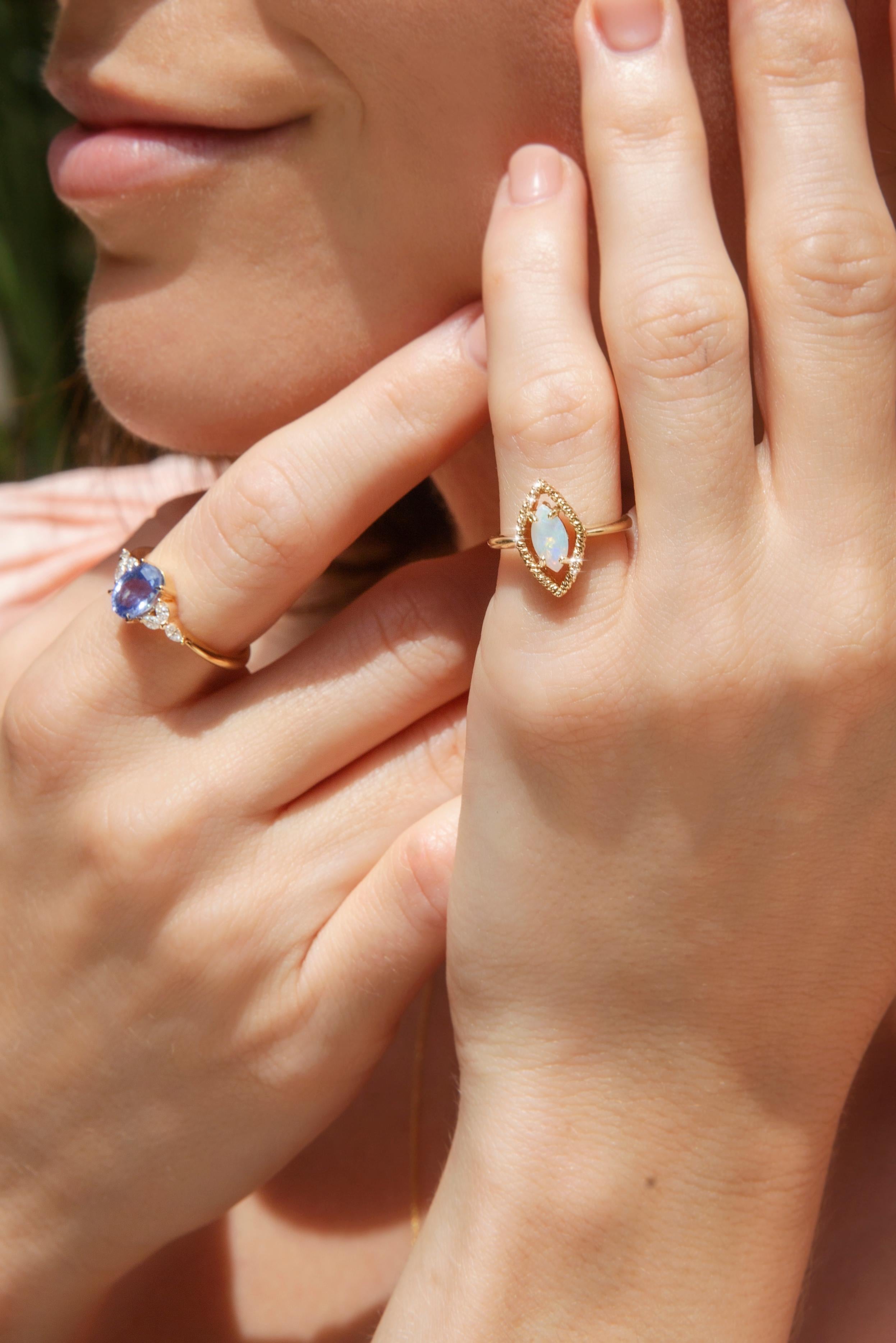 Contemporary 1.53 Carat Ceylon Sapphire & Marquise Diamond Ring 18 Carat Gold 1