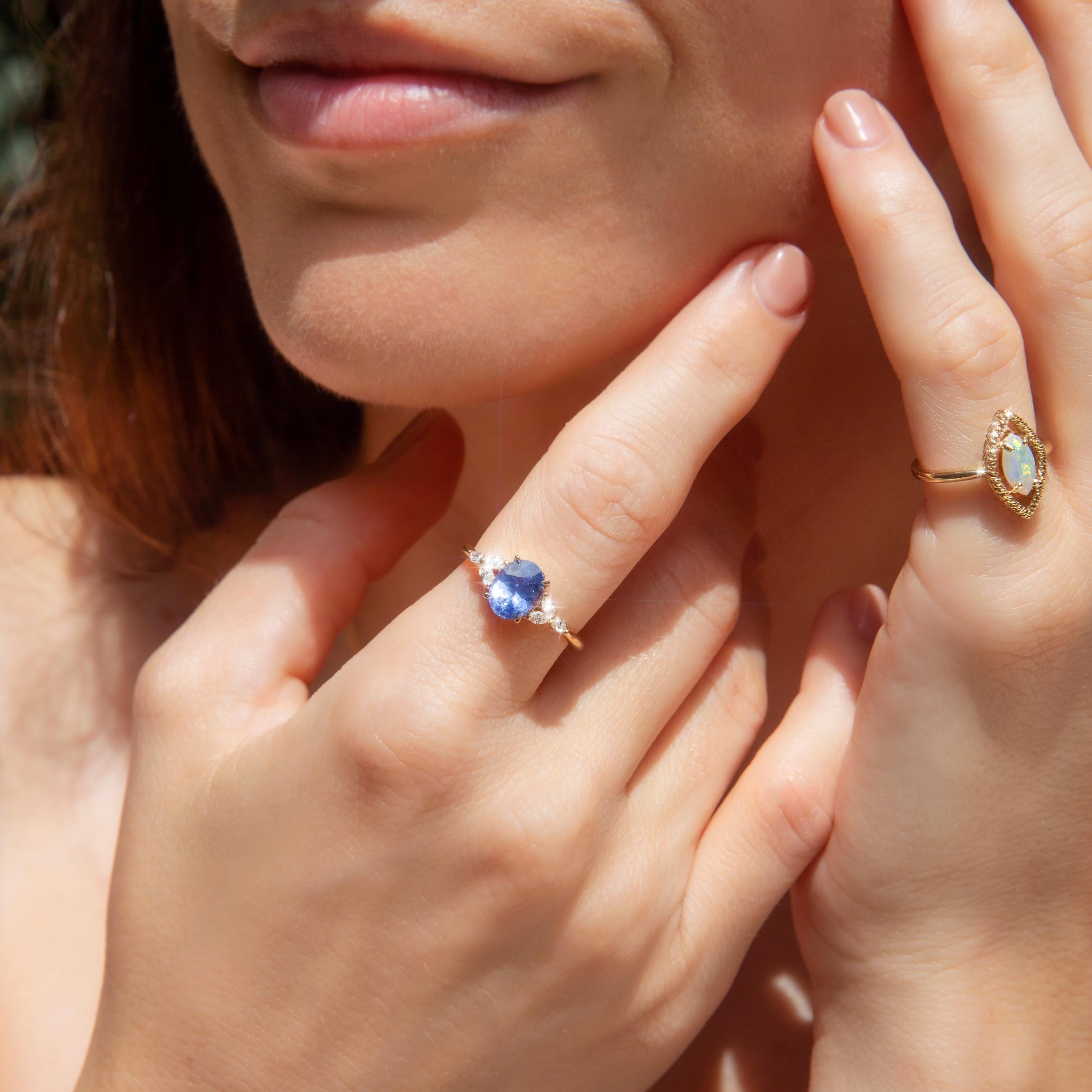 Contemporary 1.53 Carat Ceylon Sapphire & Marquise Diamond Ring 18 Carat Gold 3